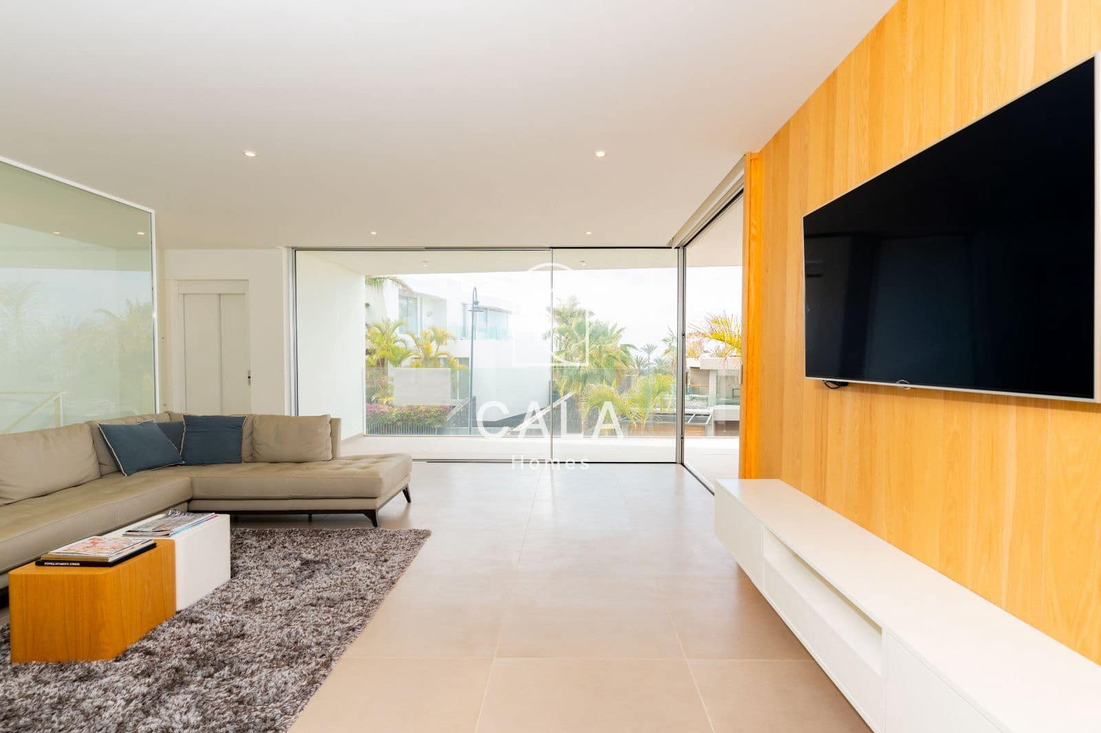 5 soverom Hus til salgs i Guia de Isora med svømmebasseng garasje - € 3 500 000 (Ref: 9002138)