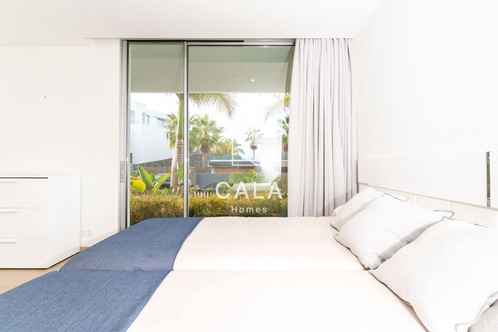 5 soverom Hus til salgs i Guia de Isora med svømmebasseng garasje - € 3 500 000 (Ref: 9002138)