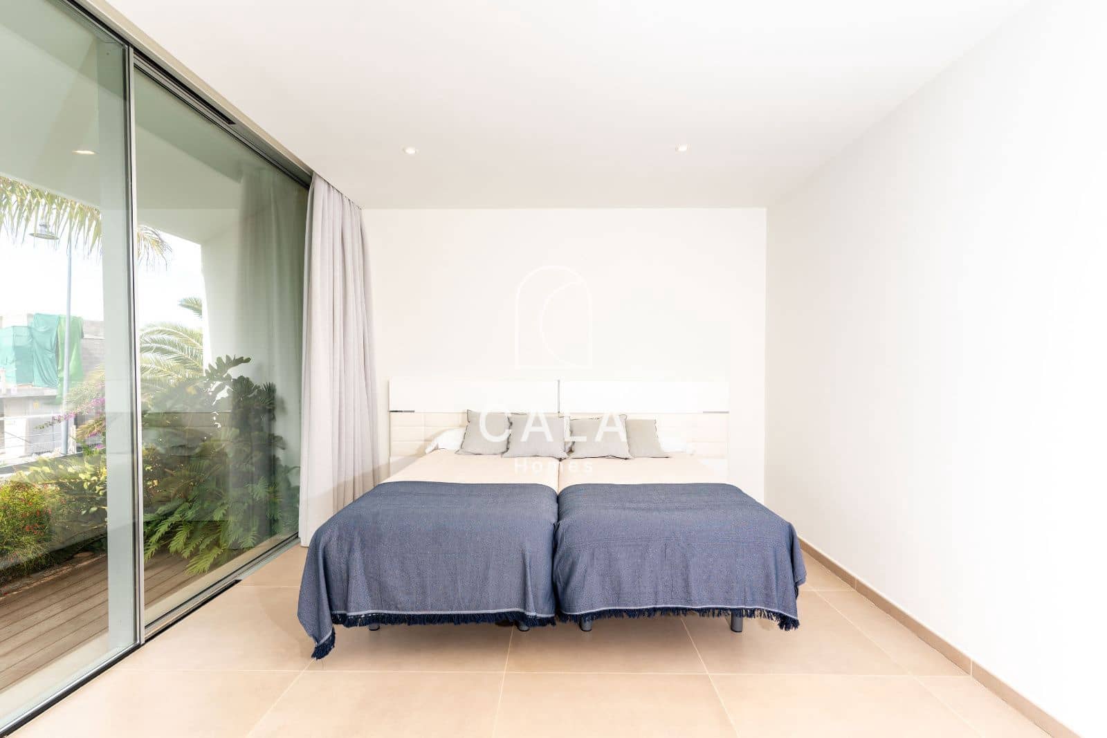 5 soverom Hus til salgs i Guia de Isora med svømmebasseng garasje - € 3 500 000 (Ref: 9002138)