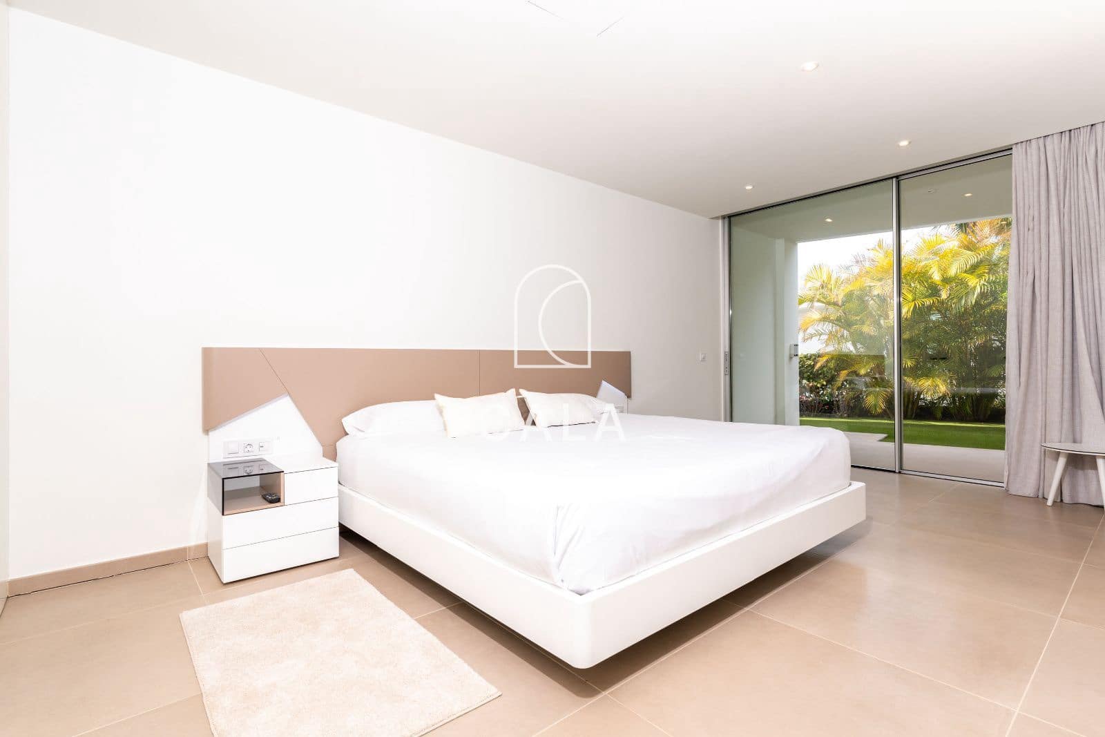 5 soverom Hus til salgs i Guia de Isora med svømmebasseng garasje - € 3 500 000 (Ref: 9002138)