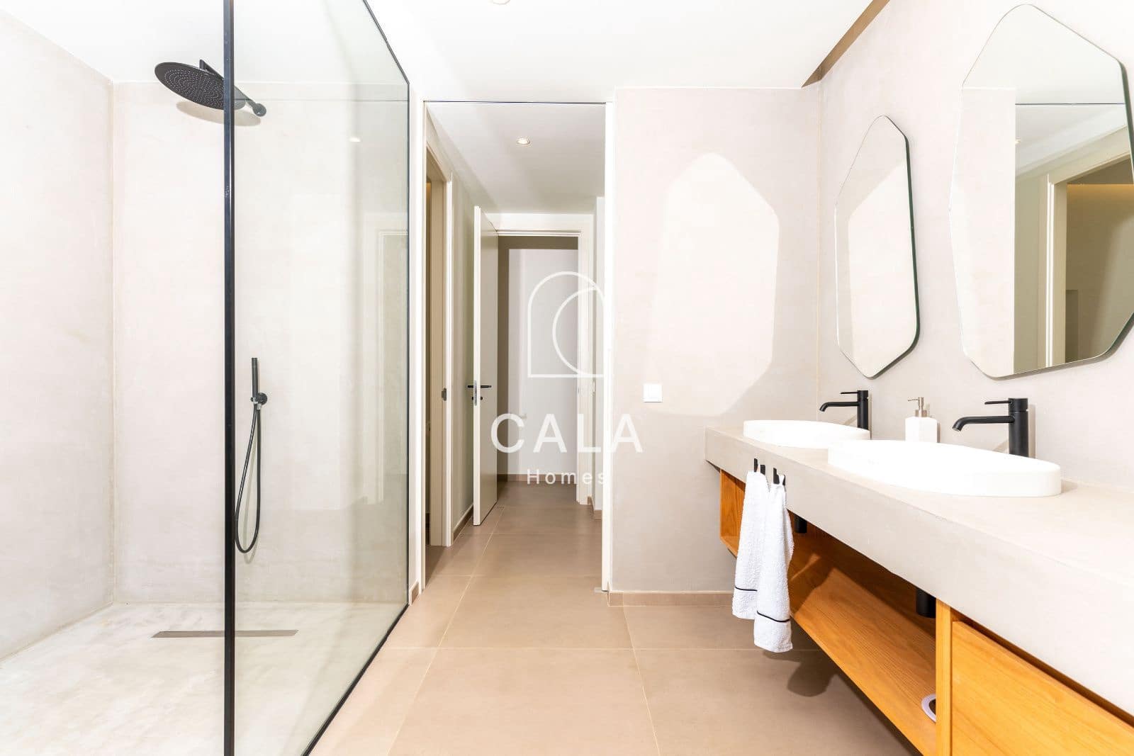 5 soverom Hus til salgs i Guia de Isora med svømmebasseng garasje - € 3 500 000 (Ref: 9002138)