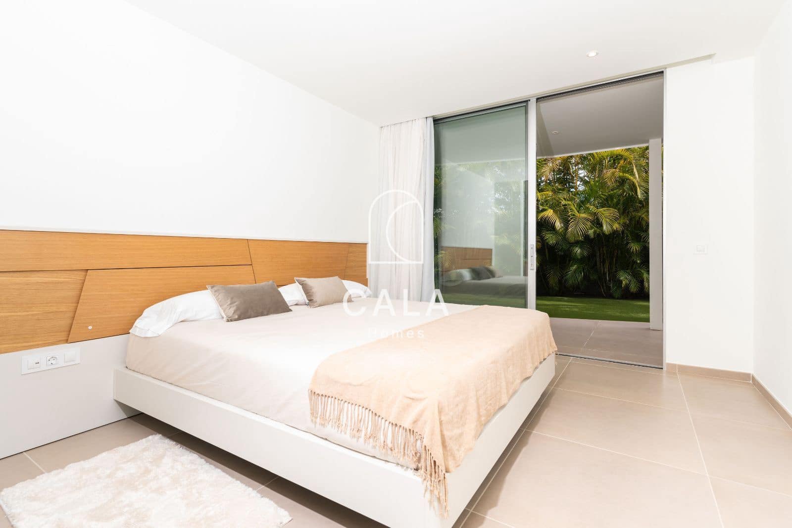 5 soverom Hus til salgs i Guia de Isora med svømmebasseng garasje - € 3 500 000 (Ref: 9002138)