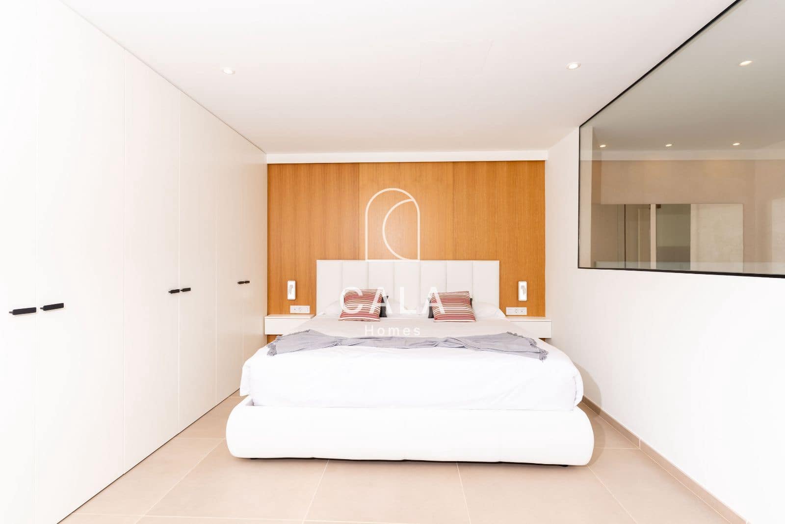 5 soverom Hus til salgs i Guia de Isora med svømmebasseng garasje - € 3 500 000 (Ref: 9002138)