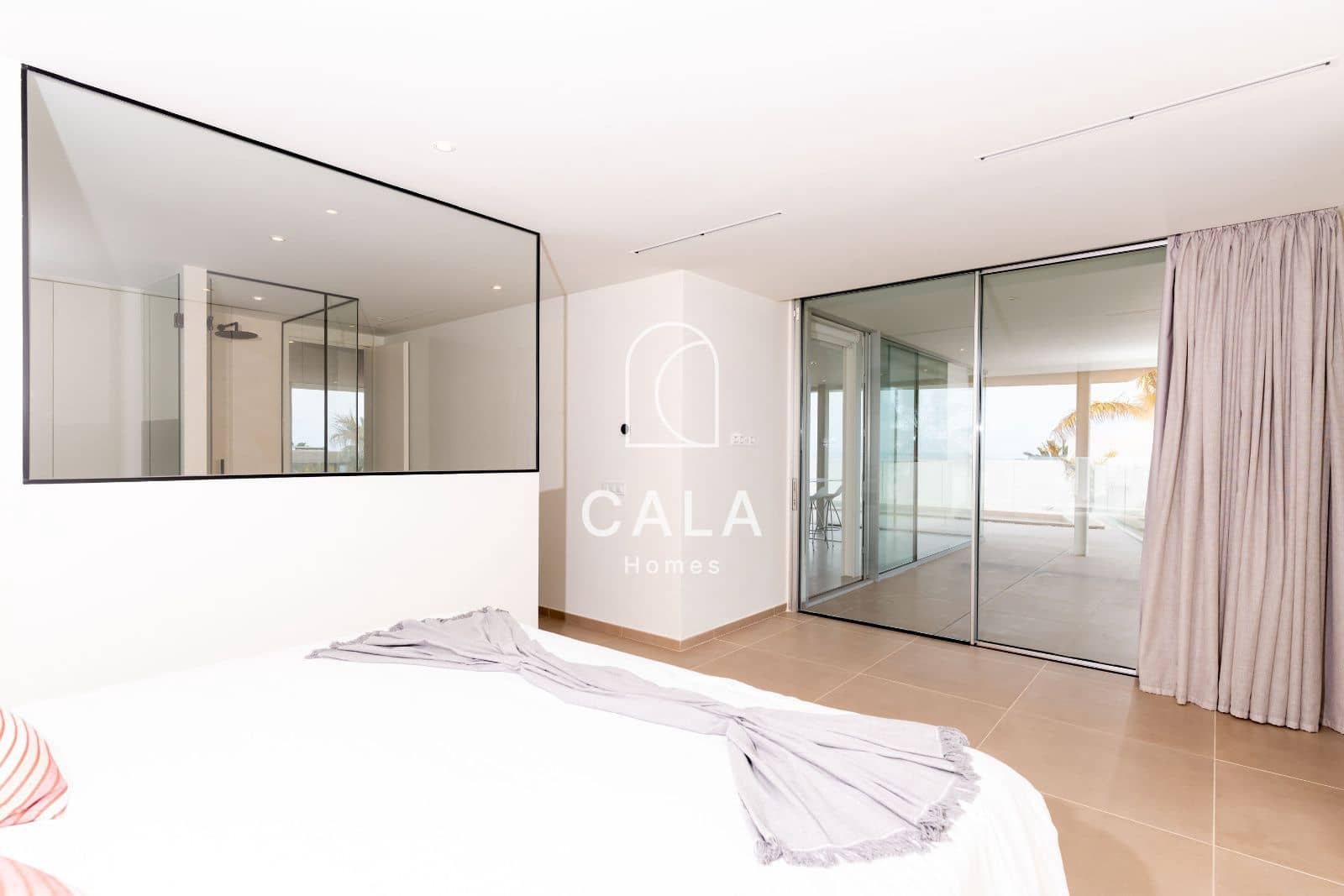 5 soverom Hus til salgs i Guia de Isora med svømmebasseng garasje - € 3 500 000 (Ref: 9002138)