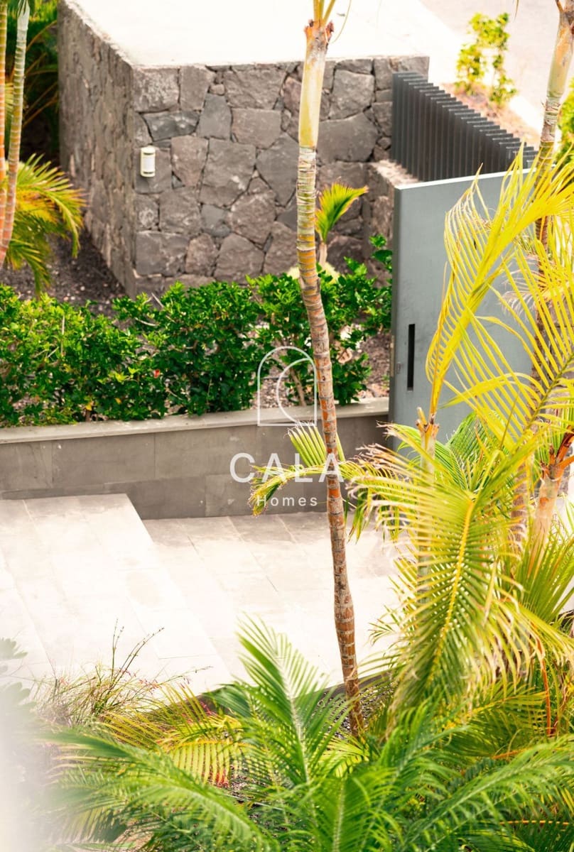 5 soverom Hus til salgs i Guia de Isora med svømmebasseng garasje - € 3 500 000 (Ref: 9002138)