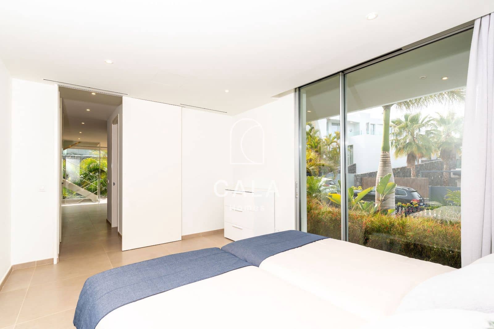 5 soverom Hus til salgs i Guia de Isora med svømmebasseng garasje - € 3 500 000 (Ref: 9002138)