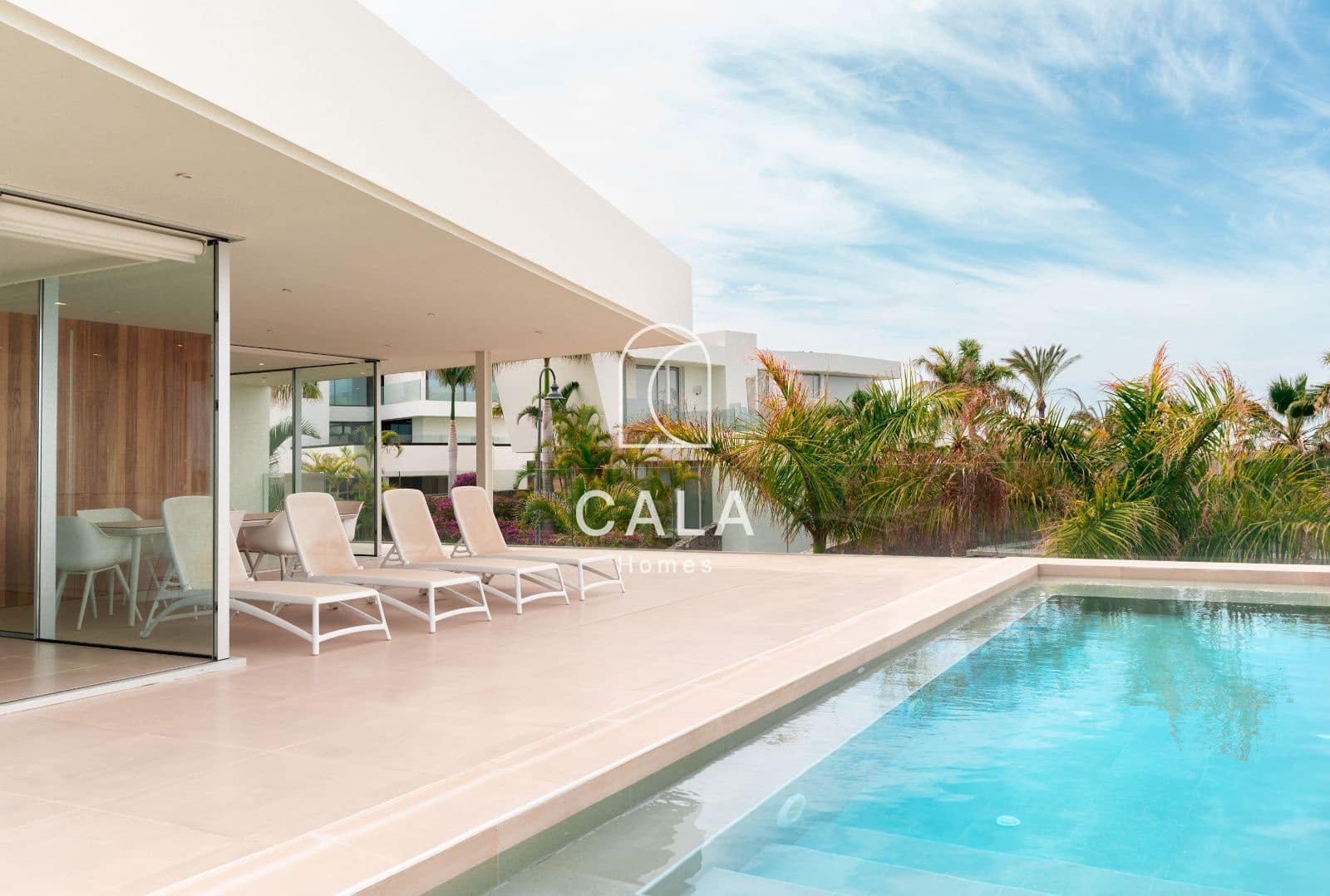 5 soverom Hus til salgs i Guia de Isora med svømmebasseng garasje - € 3 500 000 (Ref: 9002138)