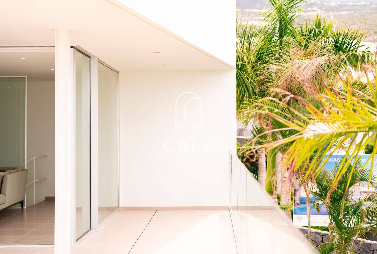 5 soverom Hus til salgs i Guia de Isora med svømmebasseng garasje - € 3 500 000 (Ref: 9002138)