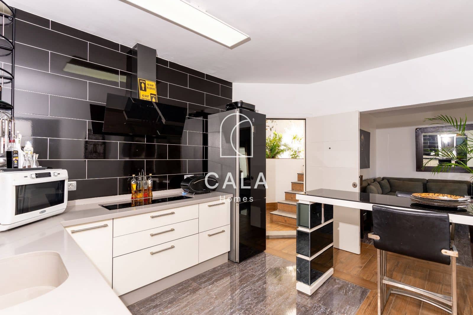 6 makuuhuone Omakotitalo myytävänä paikassa Costa Adeje mukana uima-altaan 
autotalli - 1 995 000 € (Ref: 9097409)