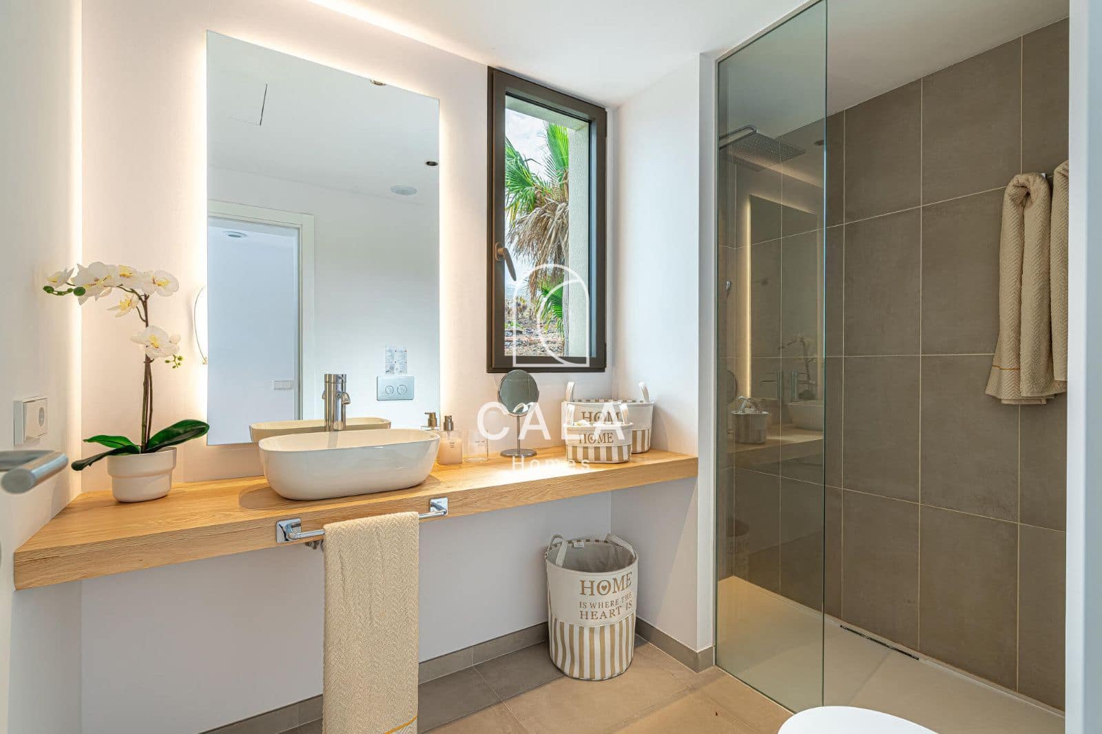 3 chambre Villa/Maison à vendre à Guia de Isora avec piscine garage - 1 890 000 € (Ref: 9097410)