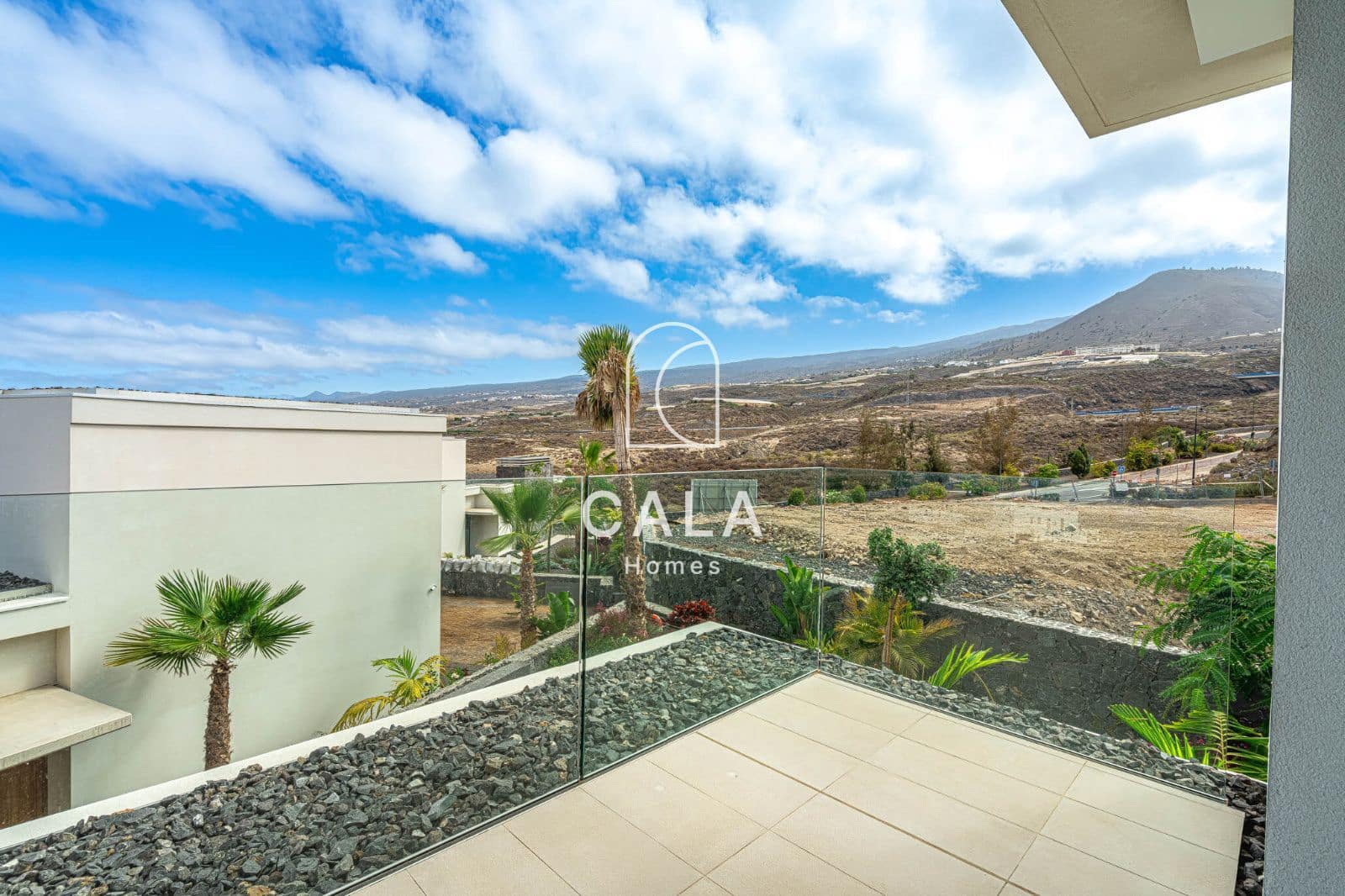 3 chambre Villa/Maison à vendre à Guia de Isora avec piscine garage - 1 890 000 € (Ref: 9097410)