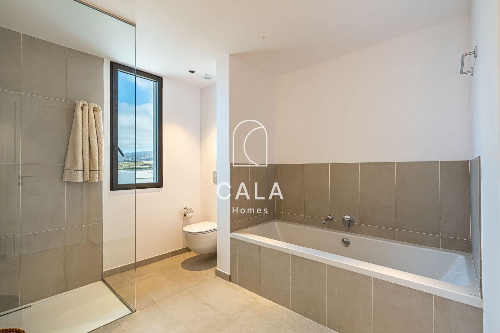 3 chambre Villa/Maison à vendre à Guia de Isora avec piscine garage - 1 890 000 € (Ref: 9097410)