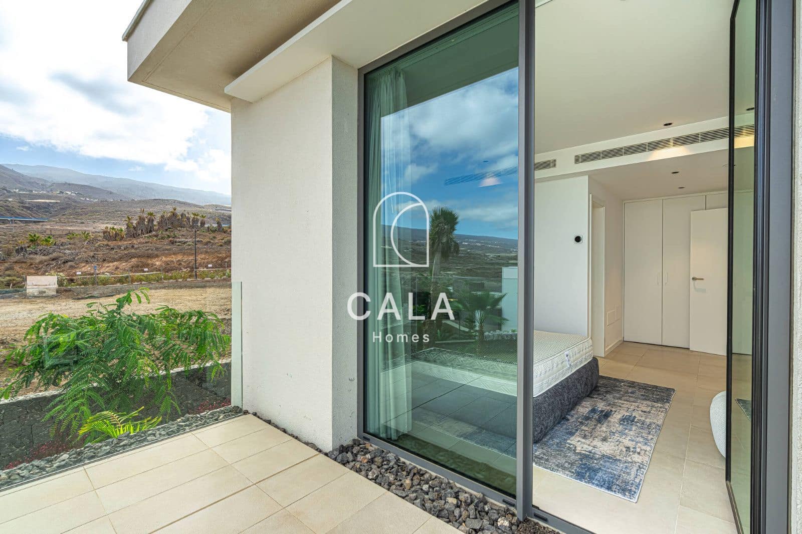 3 chambre Villa/Maison à vendre à Guia de Isora avec piscine garage - 1 890 000 € (Ref: 9097410)