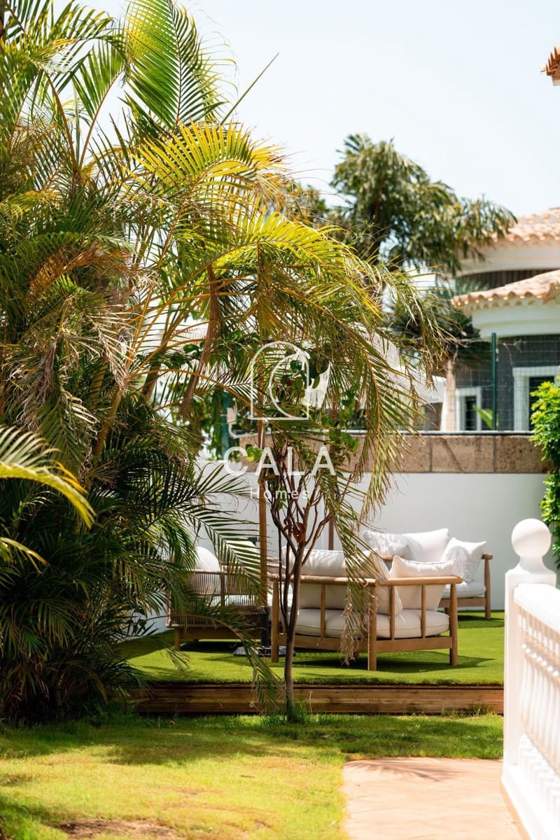 5 bedroom Villa for sale in Costa Adeje with pool garage - € 3,300,000 (Ref: 9146625)