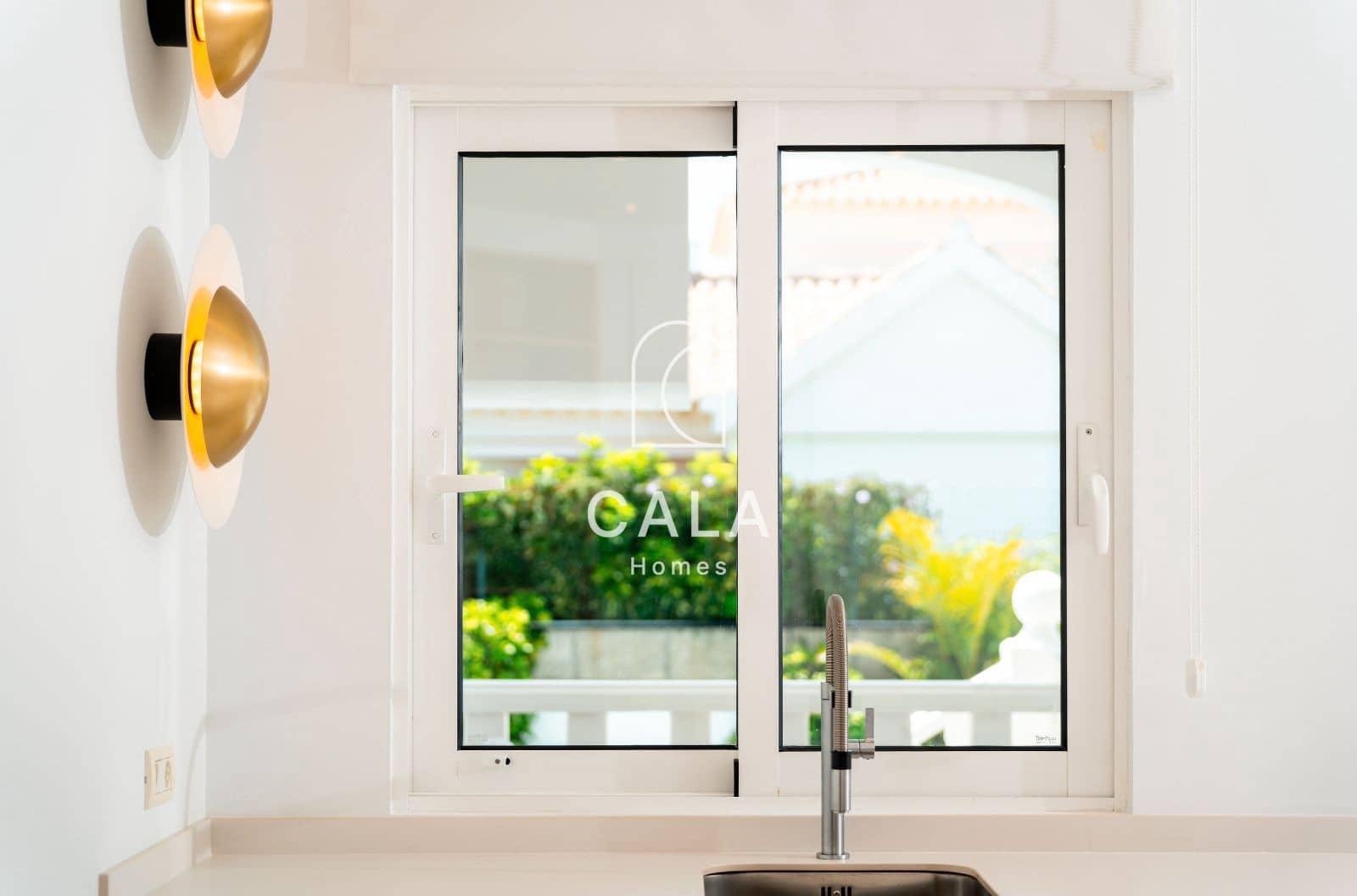 5 bedroom Villa for sale in Costa Adeje with pool garage - € 3,300,000 (Ref: 9146625)