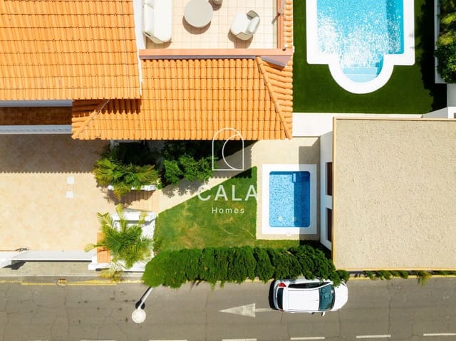 5 makuuhuone Huvila myytävänä paikassa Costa Adeje, Adeje mukana uima-altaan 
autotalli - 3 300 000 € (Ref: 9146625)