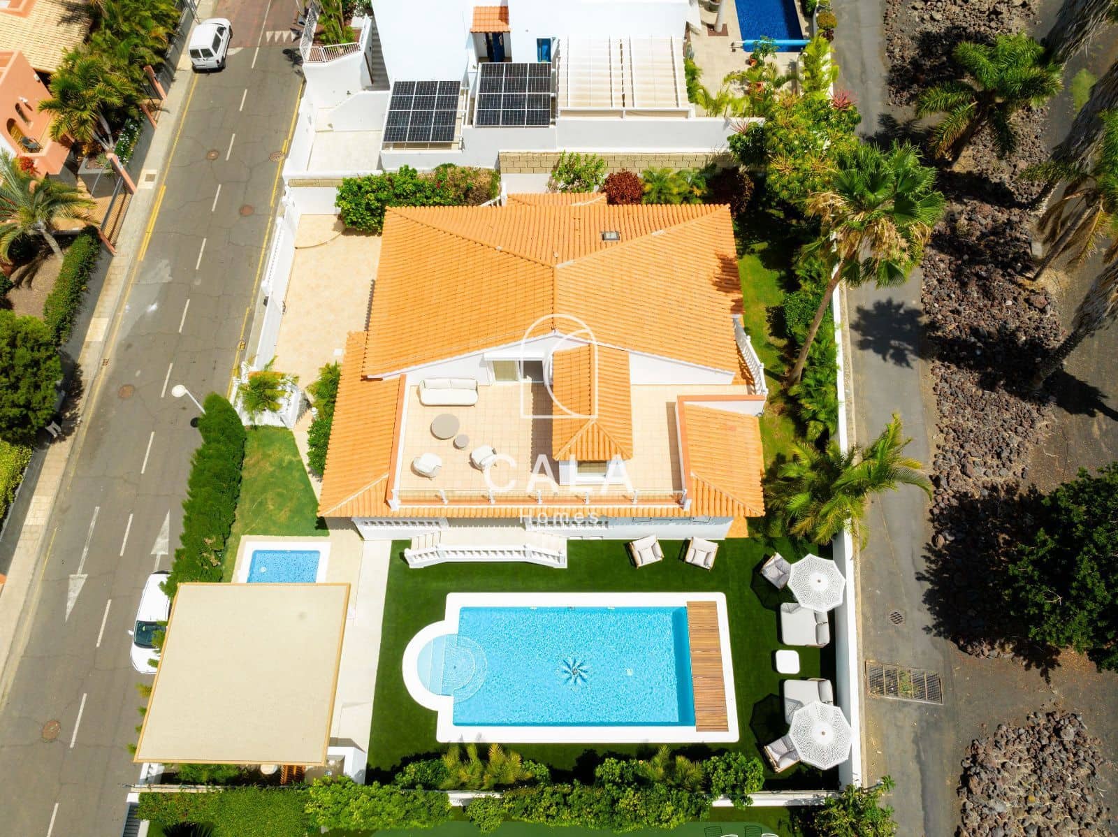 5 bedroom Villa for sale in Costa Adeje with pool garage - € 3,300,000 (Ref: 9146625)