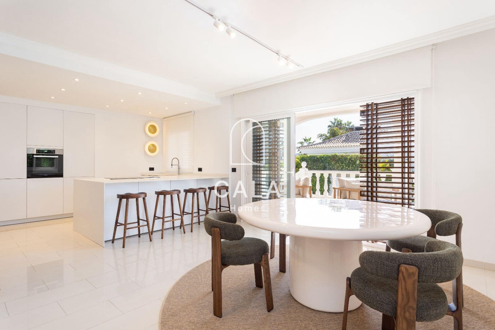 5 bedroom Villa for sale in Costa Adeje with pool garage - € 3,300,000 (Ref: 9146625)