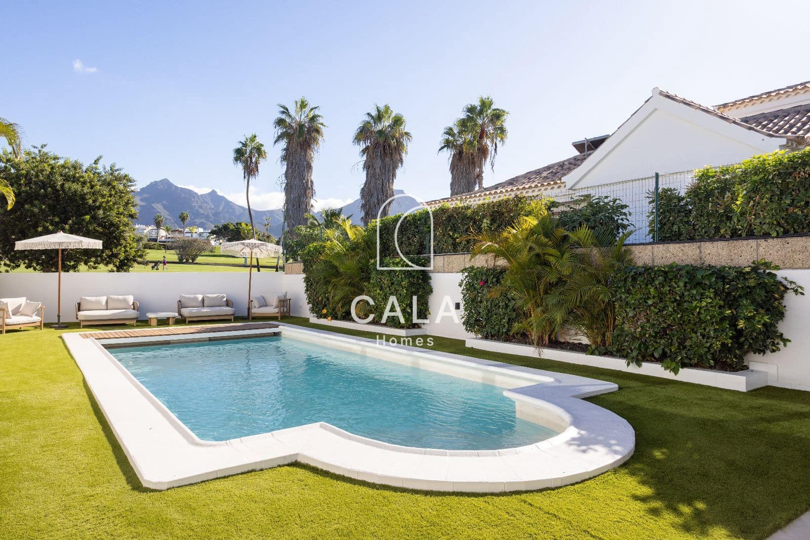 5 bedroom Villa for sale in Costa Adeje with pool garage - € 3,300,000 (Ref: 9146625)