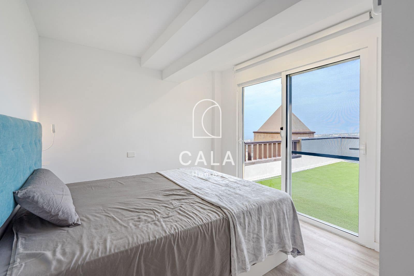 2 soveværelse Penthouse til salg i Roque del Conde med swimmingpool garage - € 429.000 (Ref: 9162856)