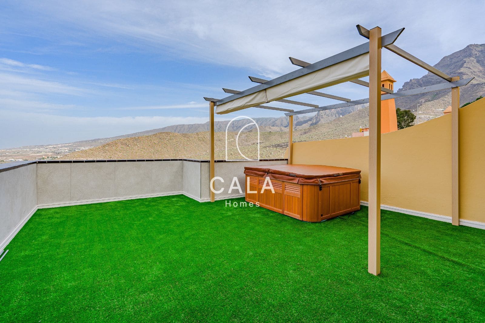 2 soveværelse Penthouse til salg i Roque del Conde med swimmingpool garage - € 429.000 (Ref: 9162856)