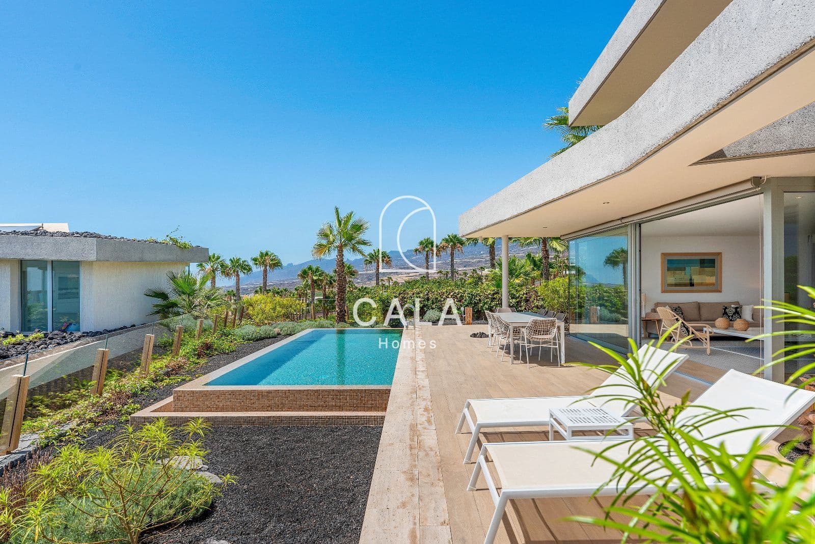 3 quarto Casa em Banda para venda em Guia de Isora com piscina garagem - 2 100 000 € (Ref: 9170403)
