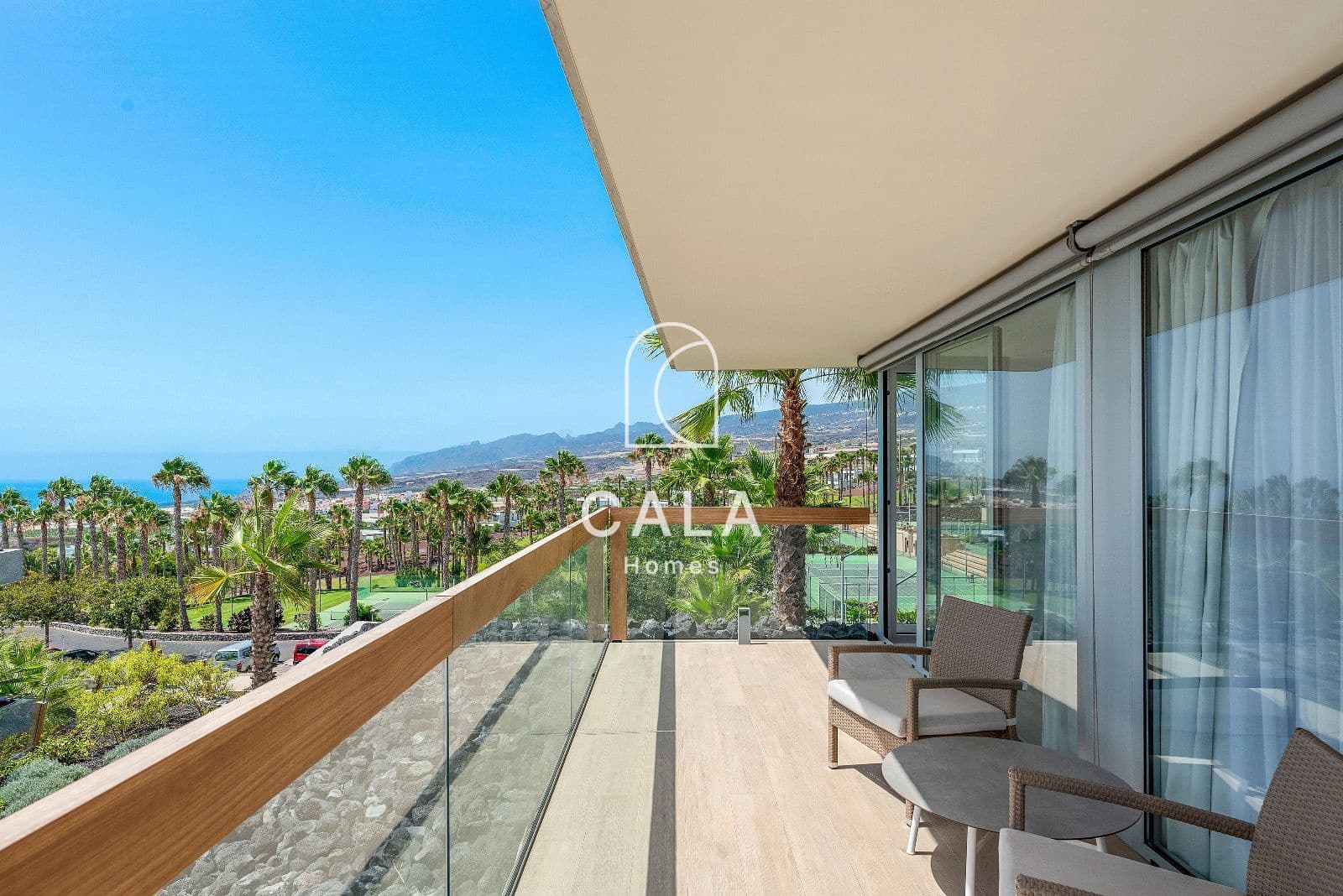 3 quarto Casa em Banda para venda em Guia de Isora com piscina garagem - 2 100 000 € (Ref: 9170403)