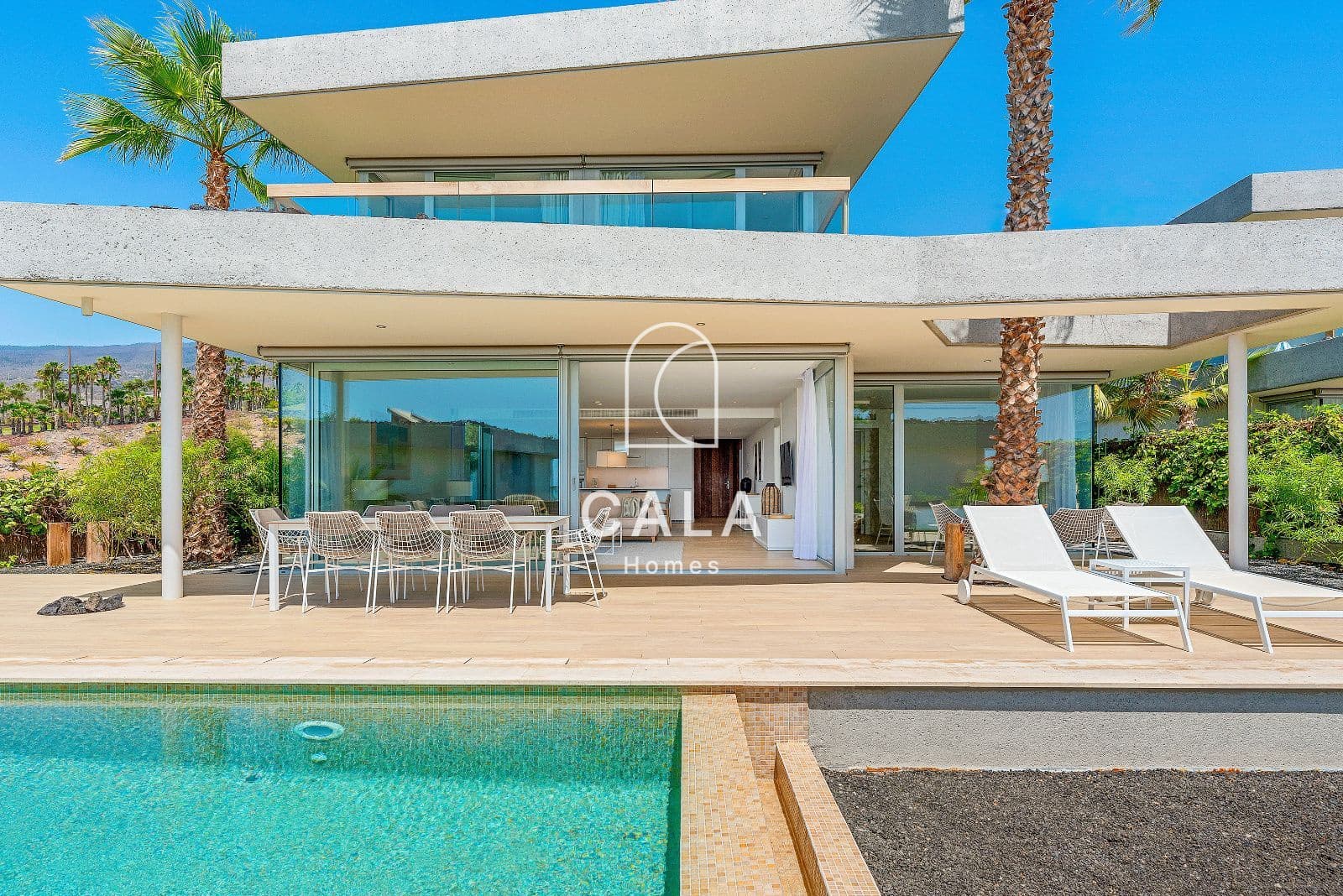 3 quarto Casa em Banda para venda em Guia de Isora com piscina garagem - 2 100 000 € (Ref: 9170403)