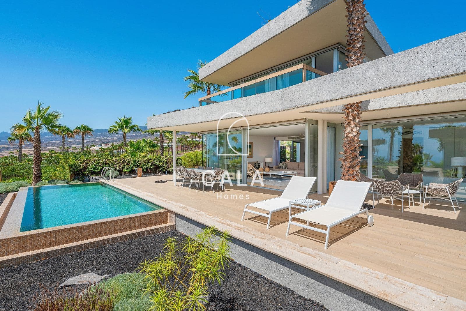 3 quarto Casa em Banda para venda em Guia de Isora com piscina garagem - 2 100 000 € (Ref: 9170403)