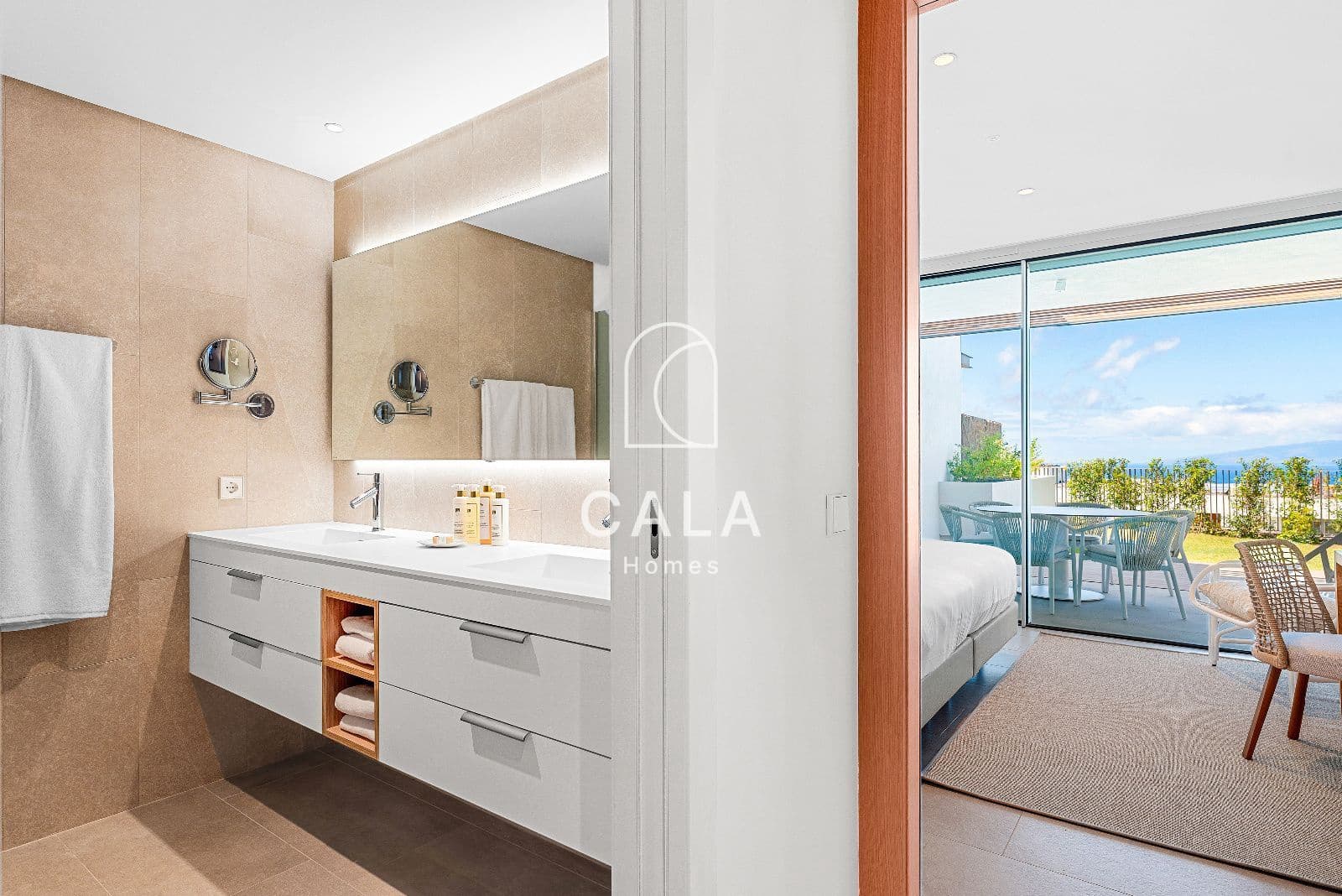 Piso de 2 habitaciones en Guía de Isora en venta con piscina garaje - 895.000 € (Ref: 9170582)