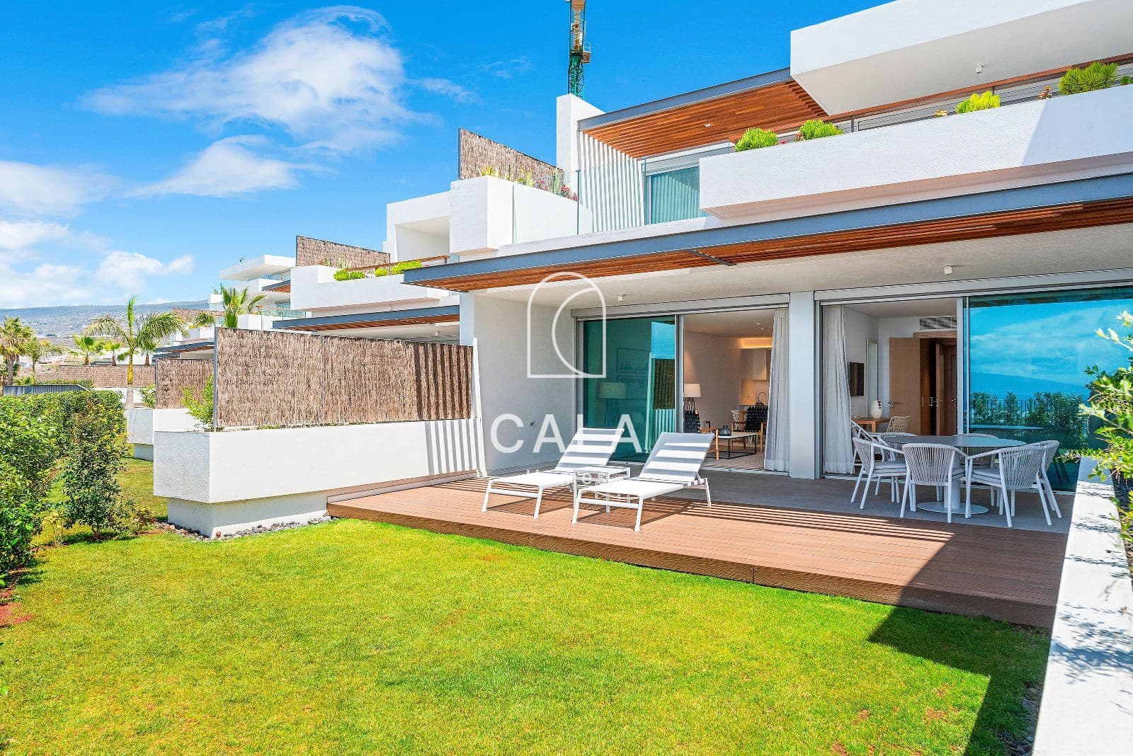Piso de 2 habitaciones en Guía de Isora en venta con piscina garaje - 895.000 € (Ref: 9170582)