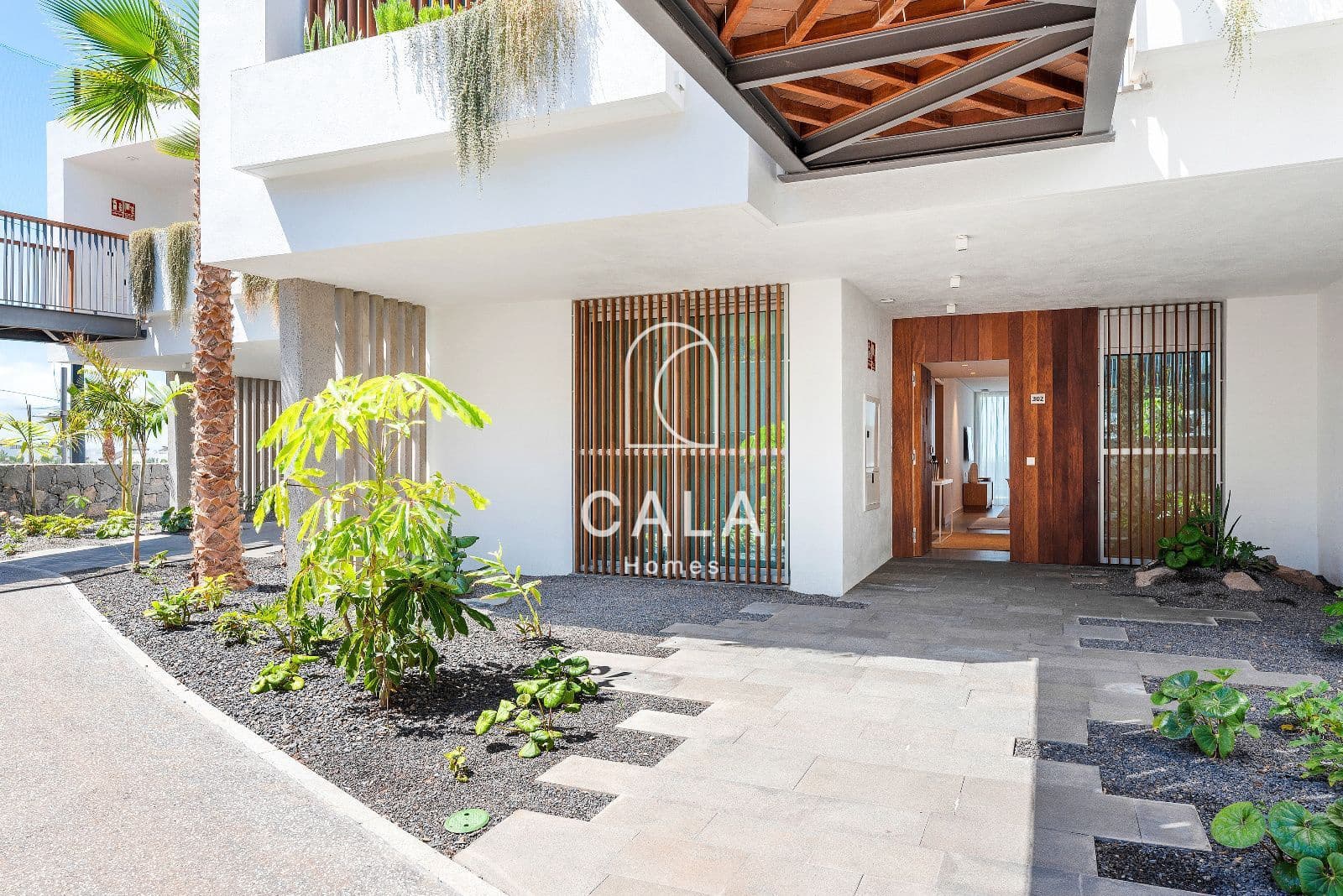 Piso de 2 habitaciones en Guía de Isora en venta con piscina garaje - 895.000 € (Ref: 9170582)