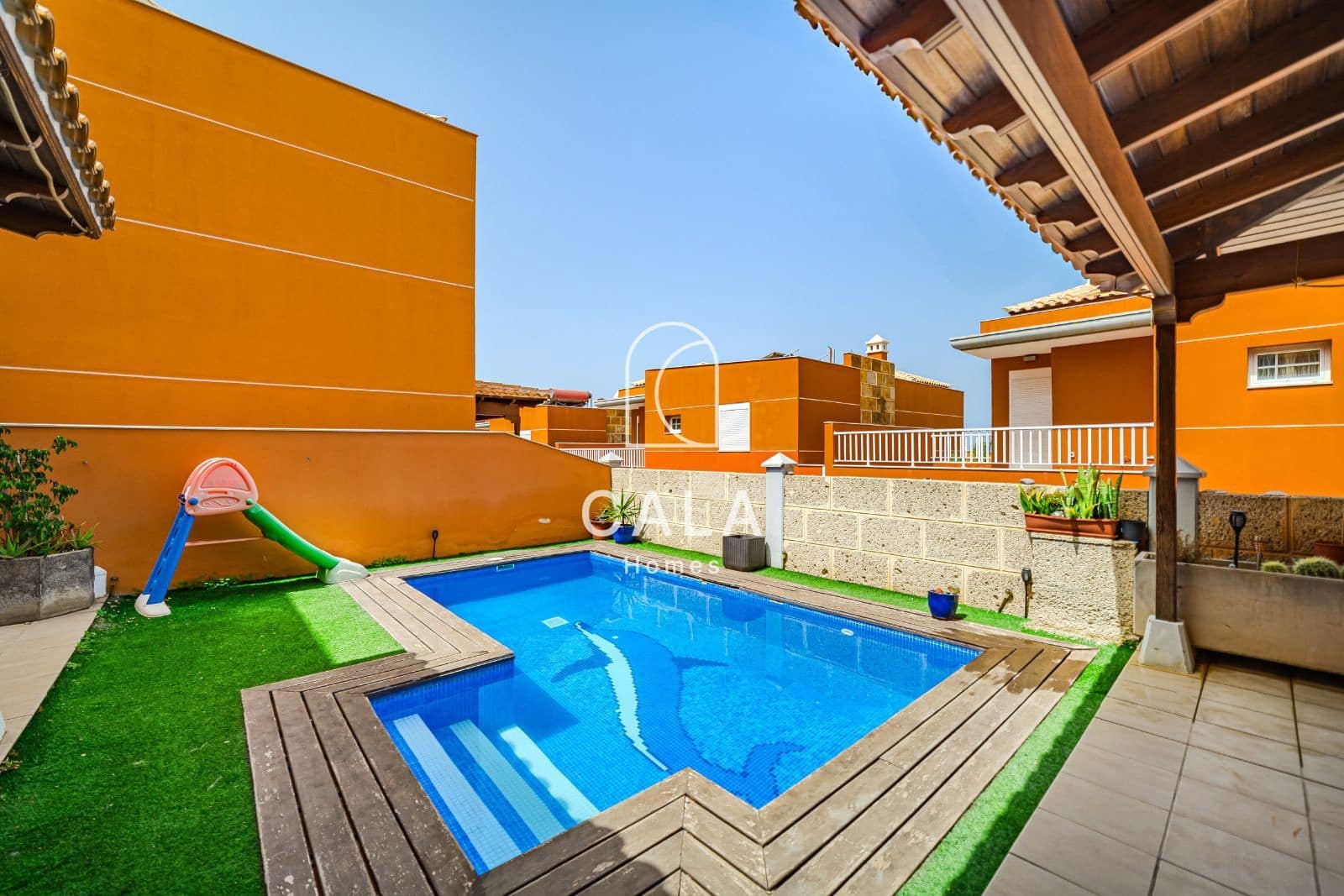 5 soveværelse Villa til salg i Los Cristianos med swimmingpool garage - € 1.030.000 (Ref: 9180699)