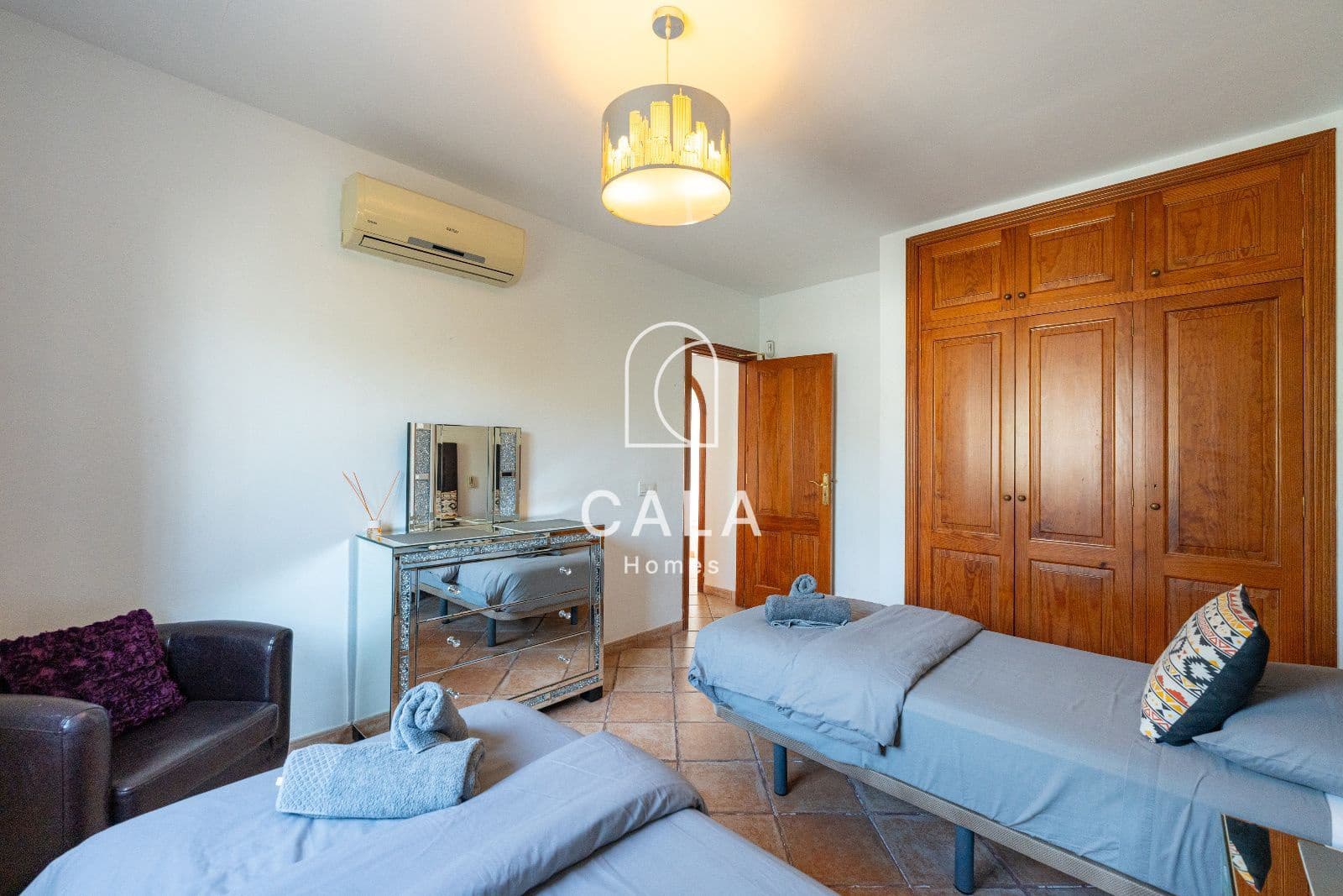 8 bedroom Townhouse for sale in Golf del Sur with pool garage - € 1,800,000 (Ref: 9189914)
