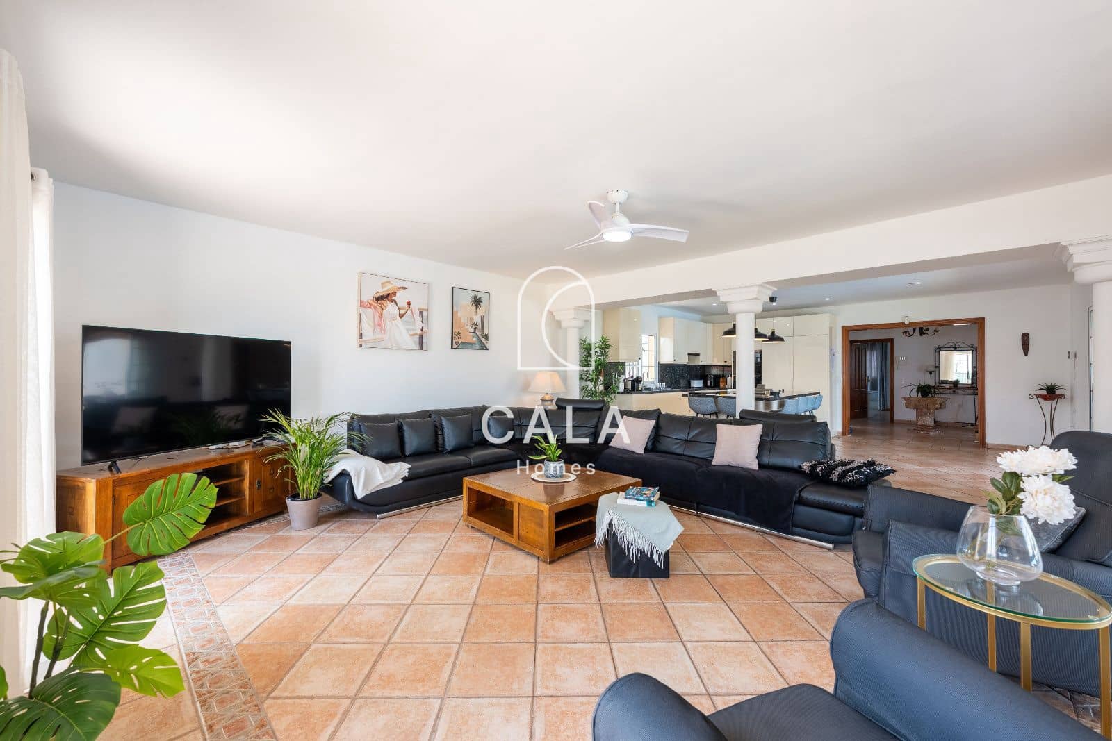 8 bedroom Townhouse for sale in Golf del Sur with pool garage - € 1,800,000 (Ref: 9189914)