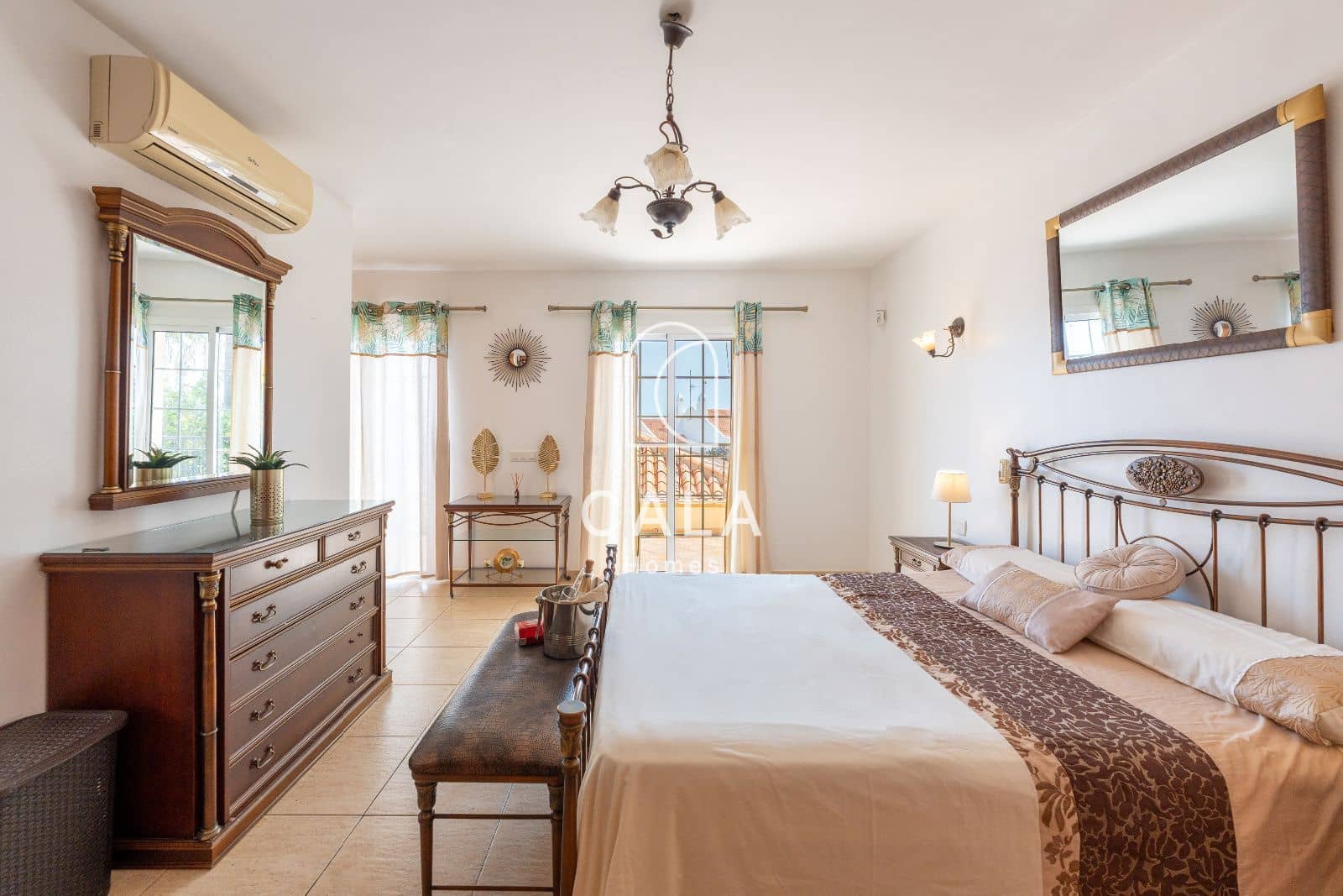 8 bedroom Townhouse for sale in Golf del Sur with pool garage - € 1,800,000 (Ref: 9189914)
