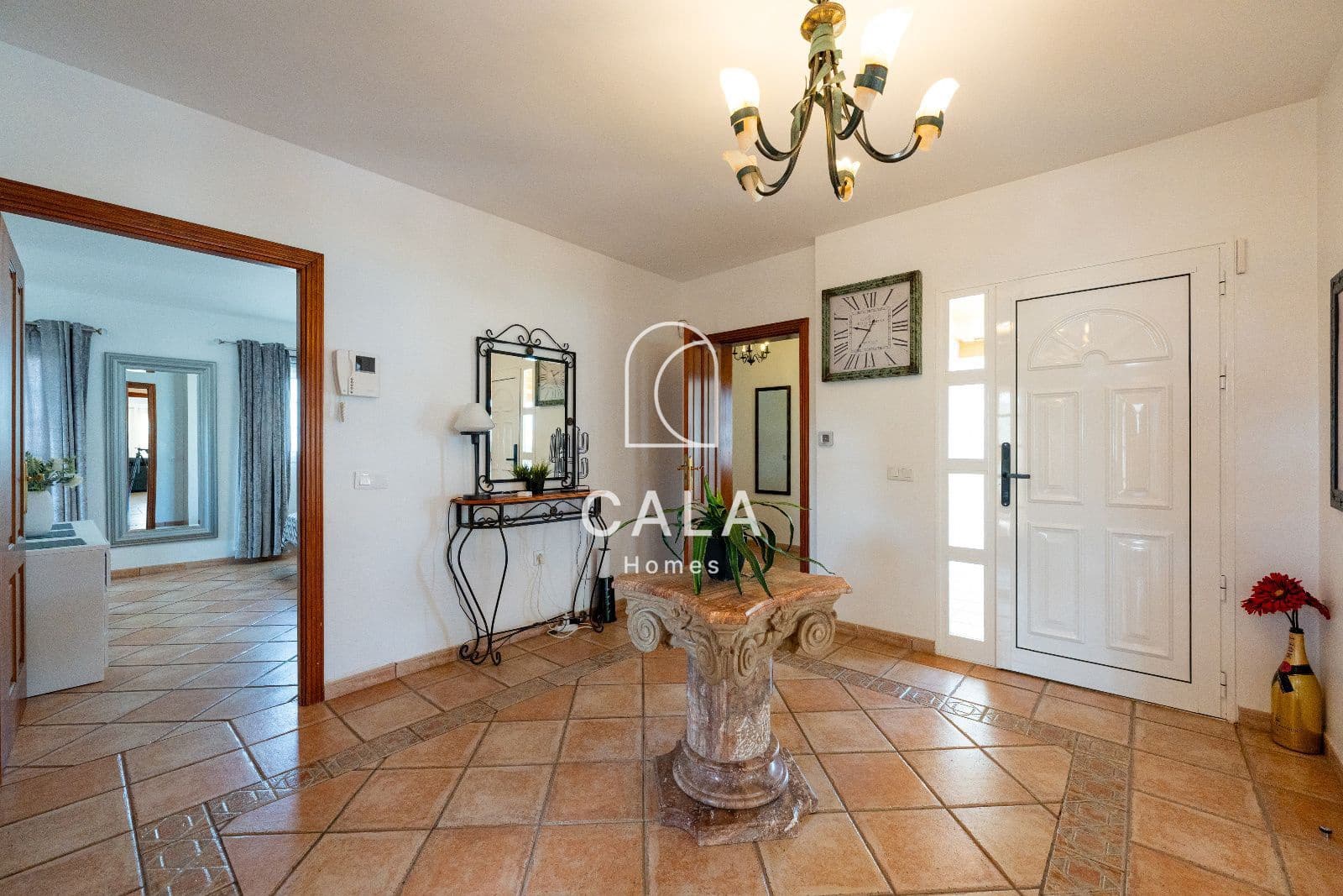 8 bedroom Townhouse for sale in Golf del Sur with pool garage - € 1,800,000 (Ref: 9189914)