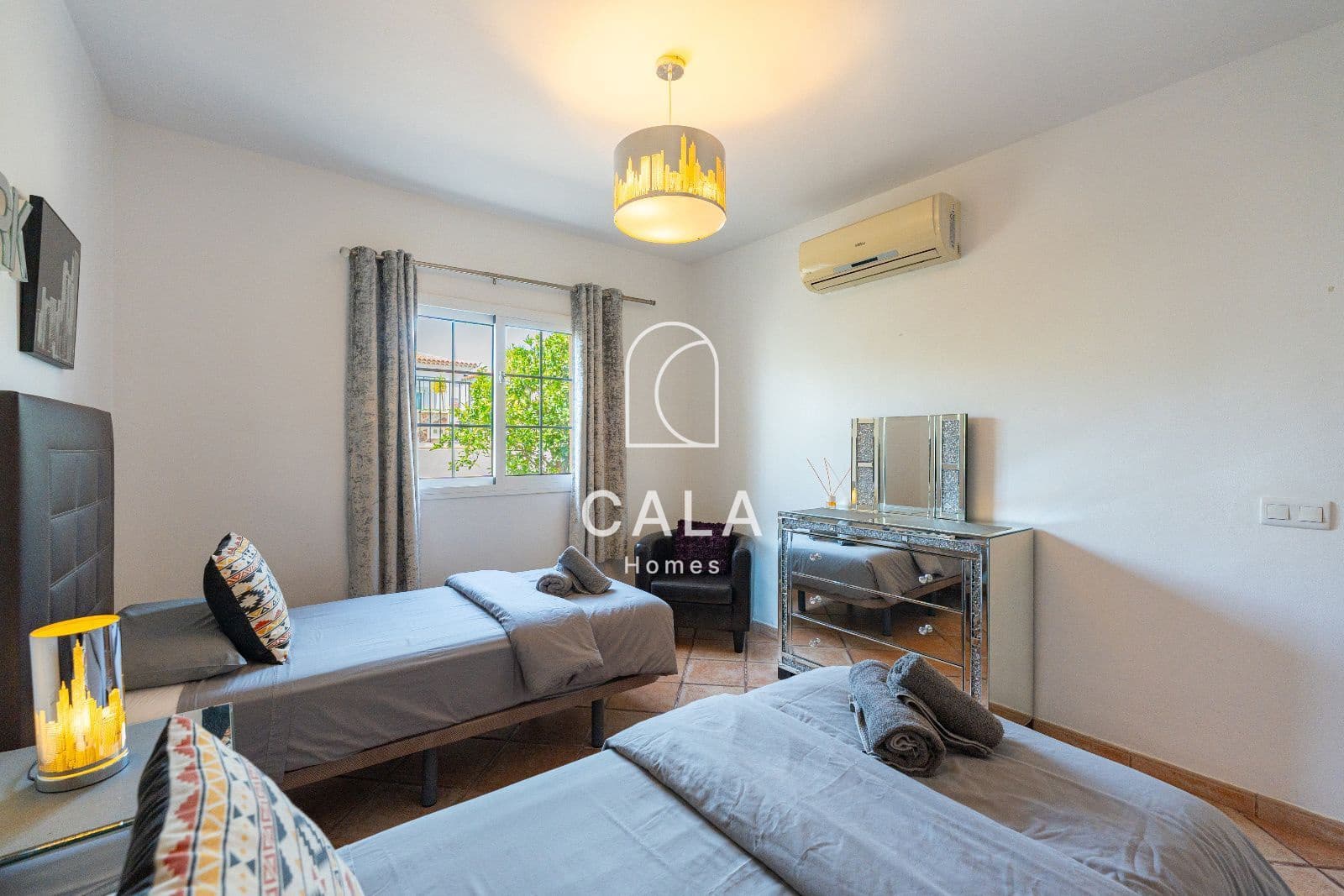 8 bedroom Townhouse for sale in Golf del Sur with pool garage - € 1,800,000 (Ref: 9189914)