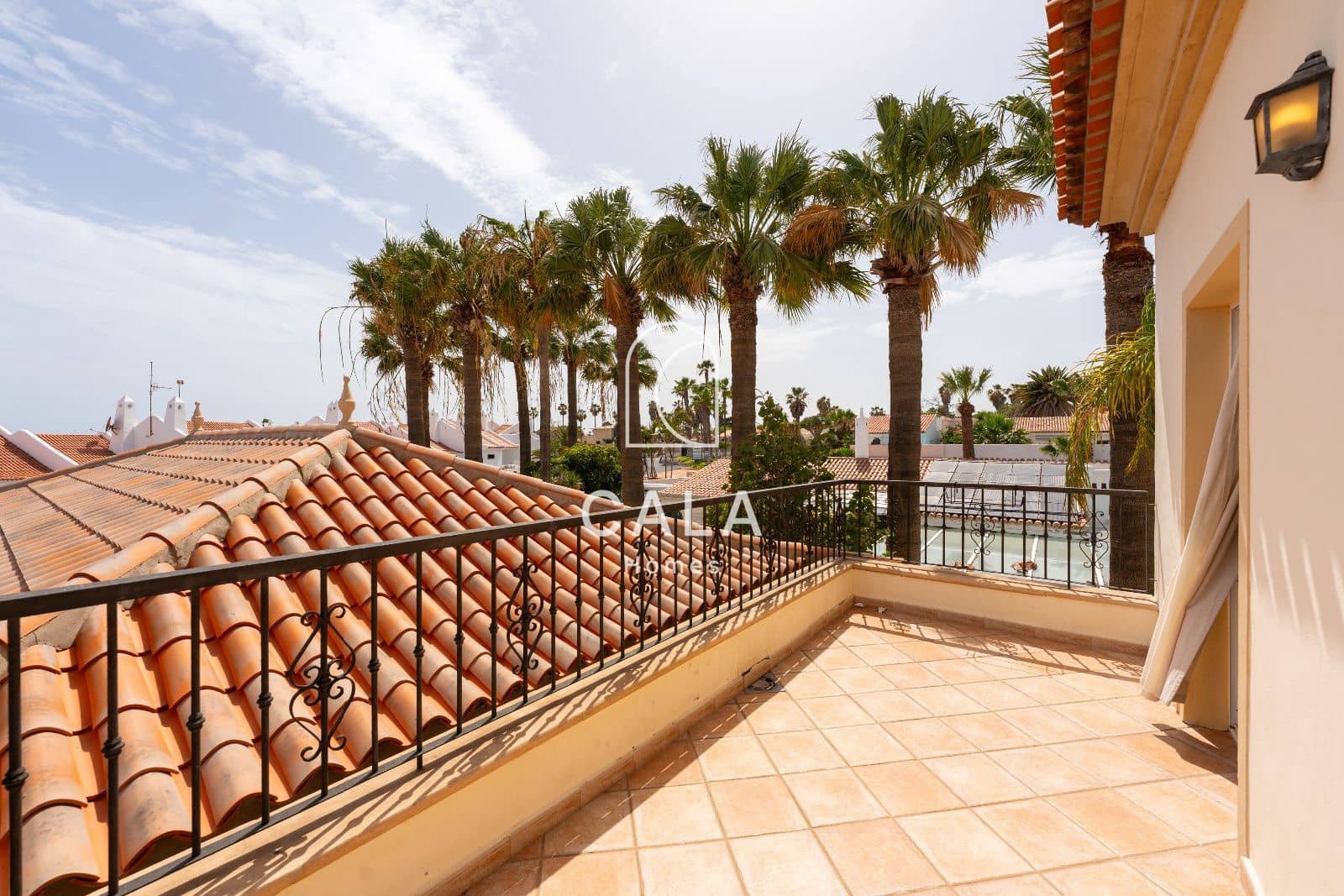 8 bedroom Townhouse for sale in Golf del Sur with pool garage - € 1,800,000 (Ref: 9189914)
