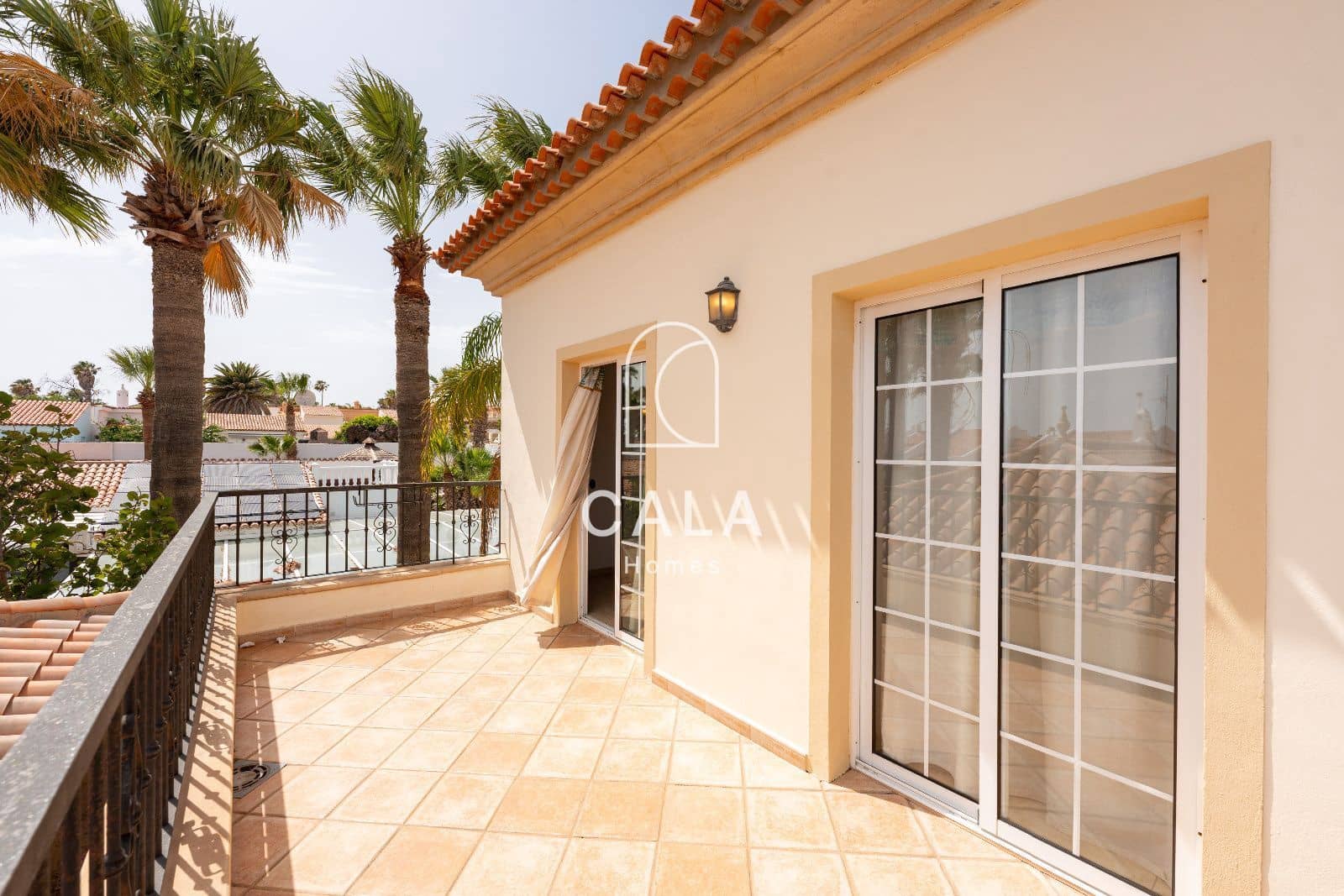 8 bedroom Townhouse for sale in Golf del Sur with pool garage - € 1,800,000 (Ref: 9189914)