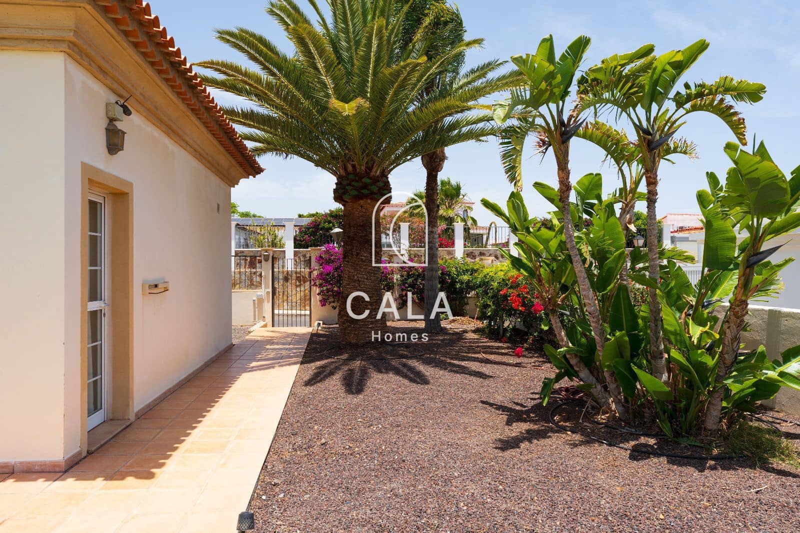 8 bedroom Townhouse for sale in Golf del Sur with pool garage - € 1,800,000 (Ref: 9189914)