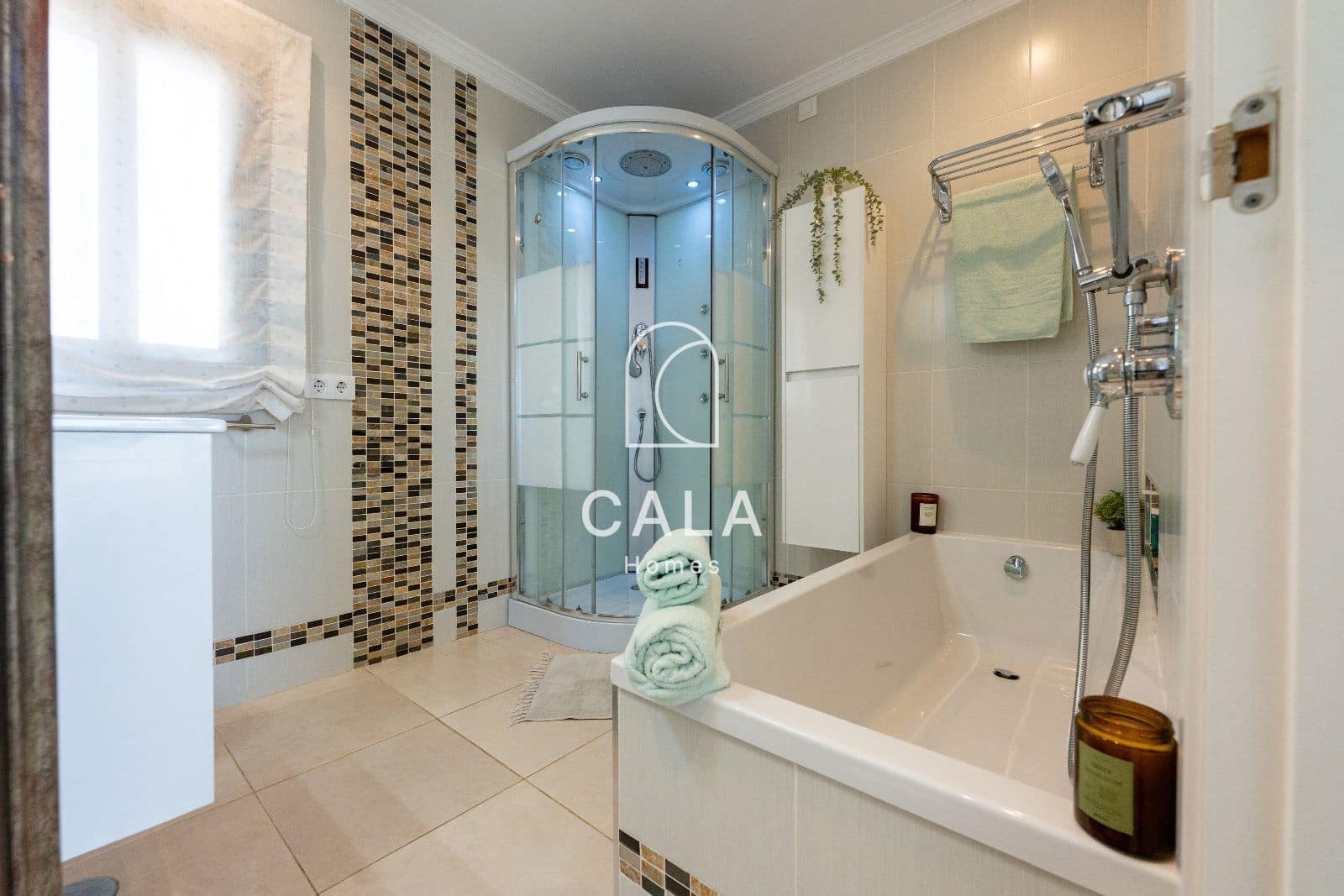 4 quarto Casa em Banda para venda em Amarilla Golf com piscina garagem - 1 100 000 € (Ref: 9190374)