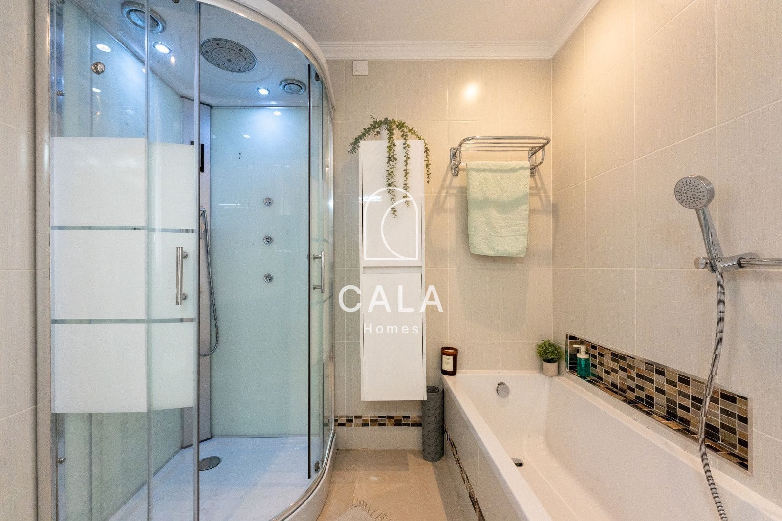 4 quarto Casa em Banda para venda em Amarilla Golf com piscina garagem - 1 100 000 € (Ref: 9190374)