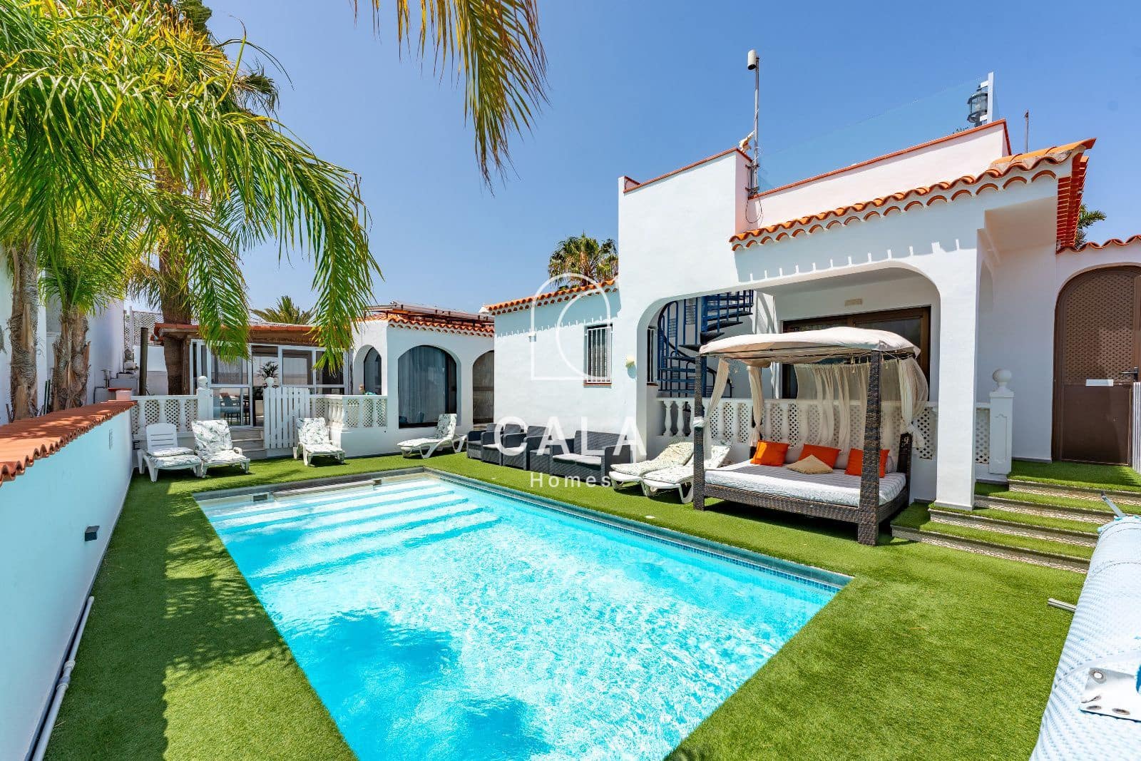 4 quarto Casa em Banda para venda em Amarilla Golf com piscina garagem - 1 100 000 € (Ref: 9190374)