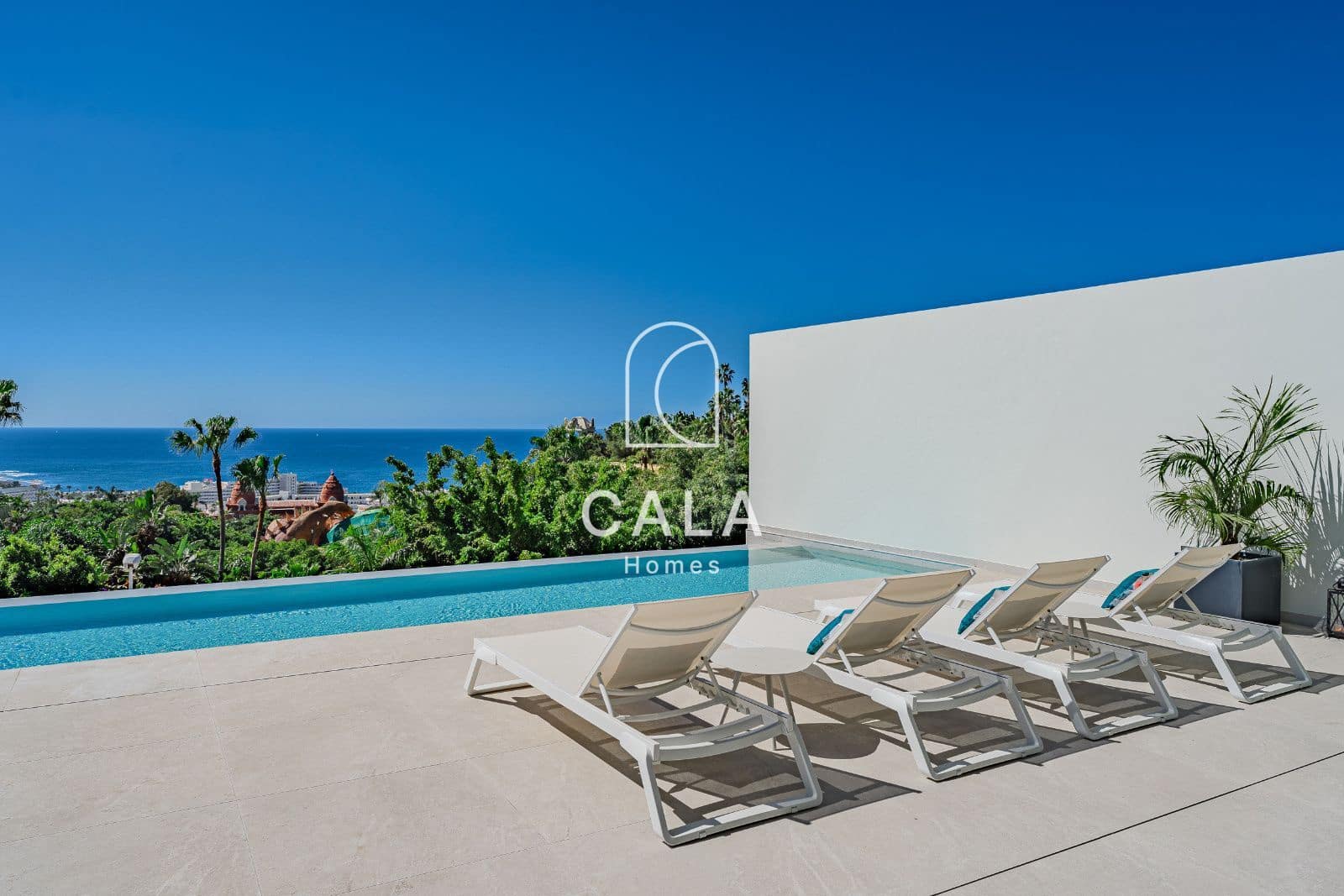 4 chambre Maison de Ville à vendre à Costa Adeje avec piscine garage - 4 000 000 € (Ref: 9195022)
