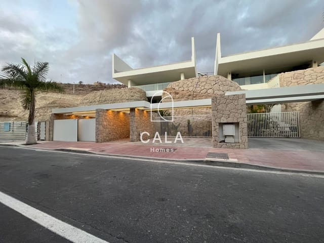 4 bedroom Townhouse for sale in Costa Adeje, Adeje with pool garage - € 4,000,000 (Ref: 9195022)
