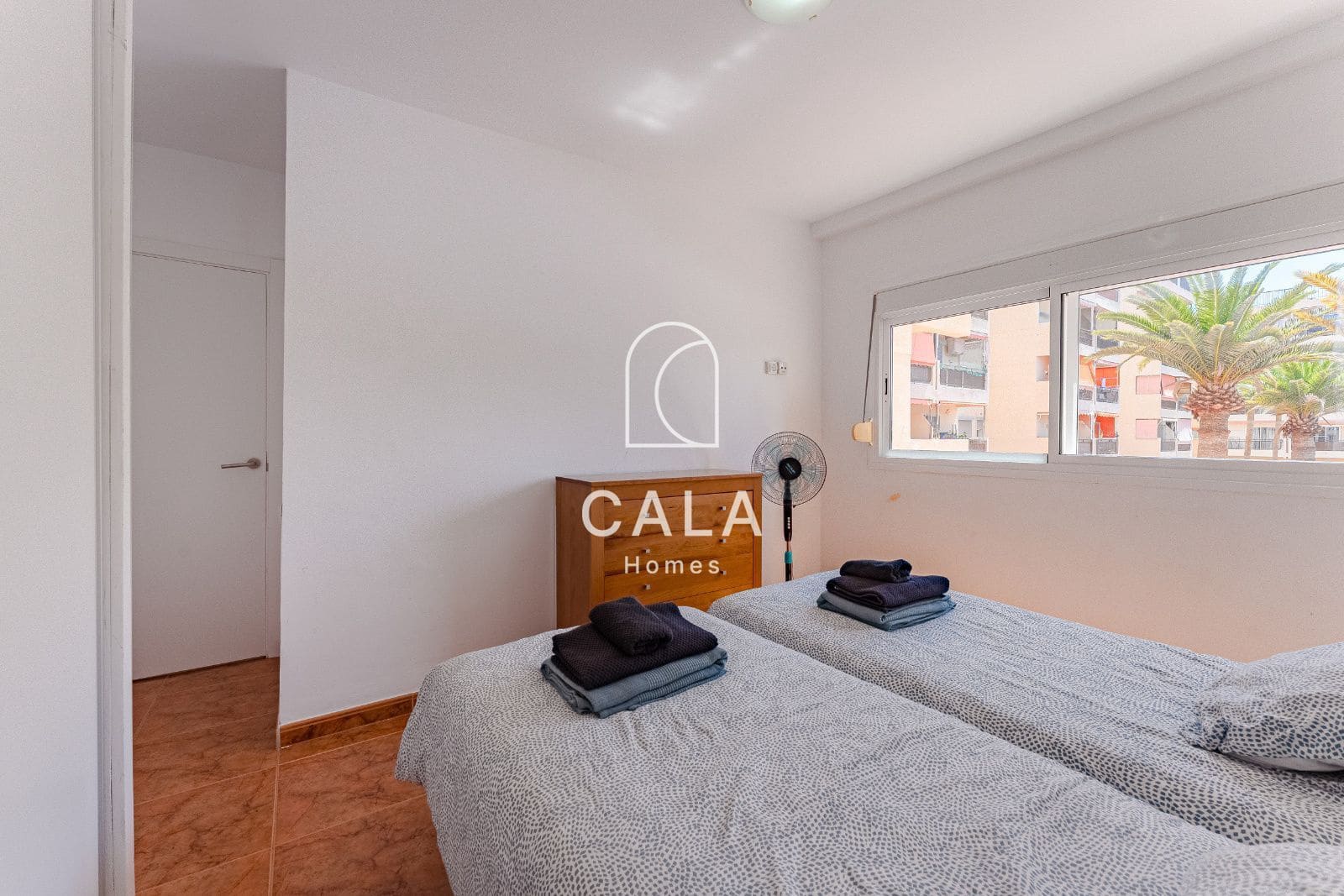 1 slaapkamer Flat te koop in Los Cristianos met zwembad garage - € 300.000 (Ref: 9207387)