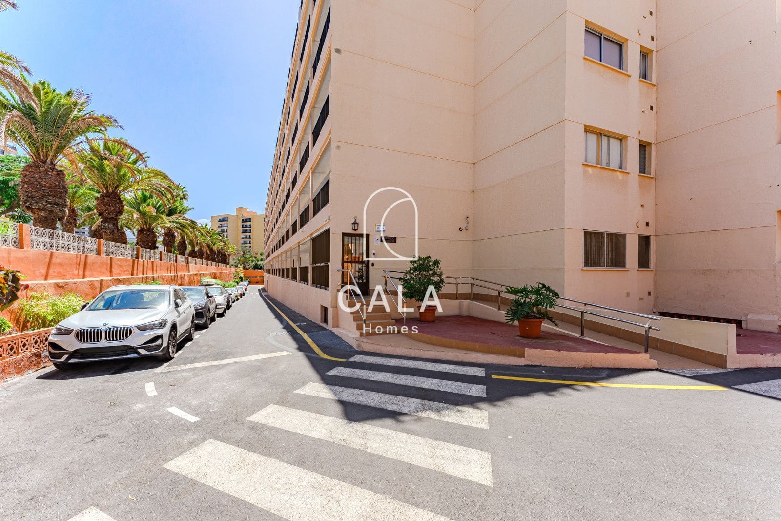 1 slaapkamer Flat te koop in Los Cristianos met zwembad garage - € 300.000 (Ref: 9207387)
