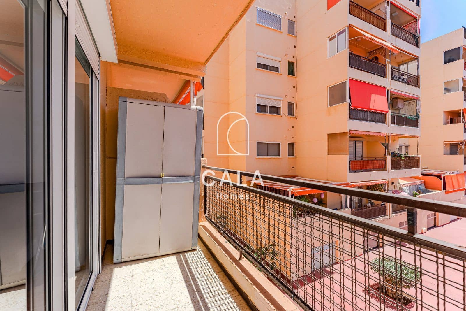 1 slaapkamer Flat te koop in Los Cristianos met zwembad garage - € 300.000 (Ref: 9207387)