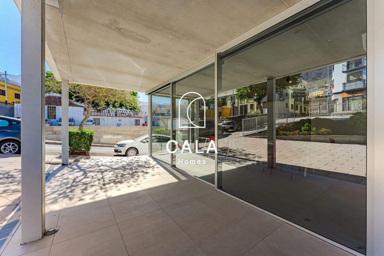 Local Comercial en Adeje en venta - 215.000 € (Ref: 9210501)